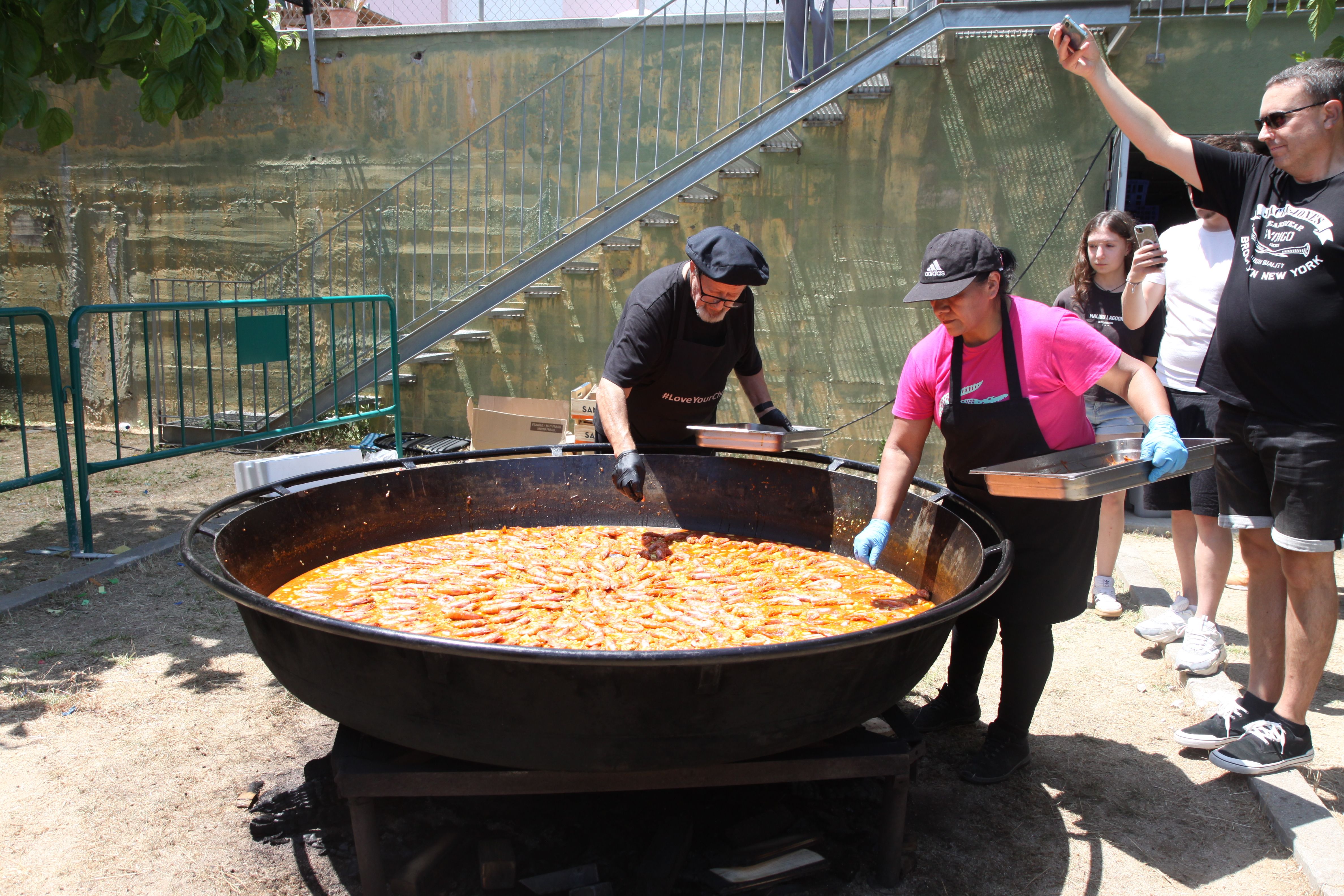 Enguany s'ha preparat una gran paella. Foto: Laia Jubany