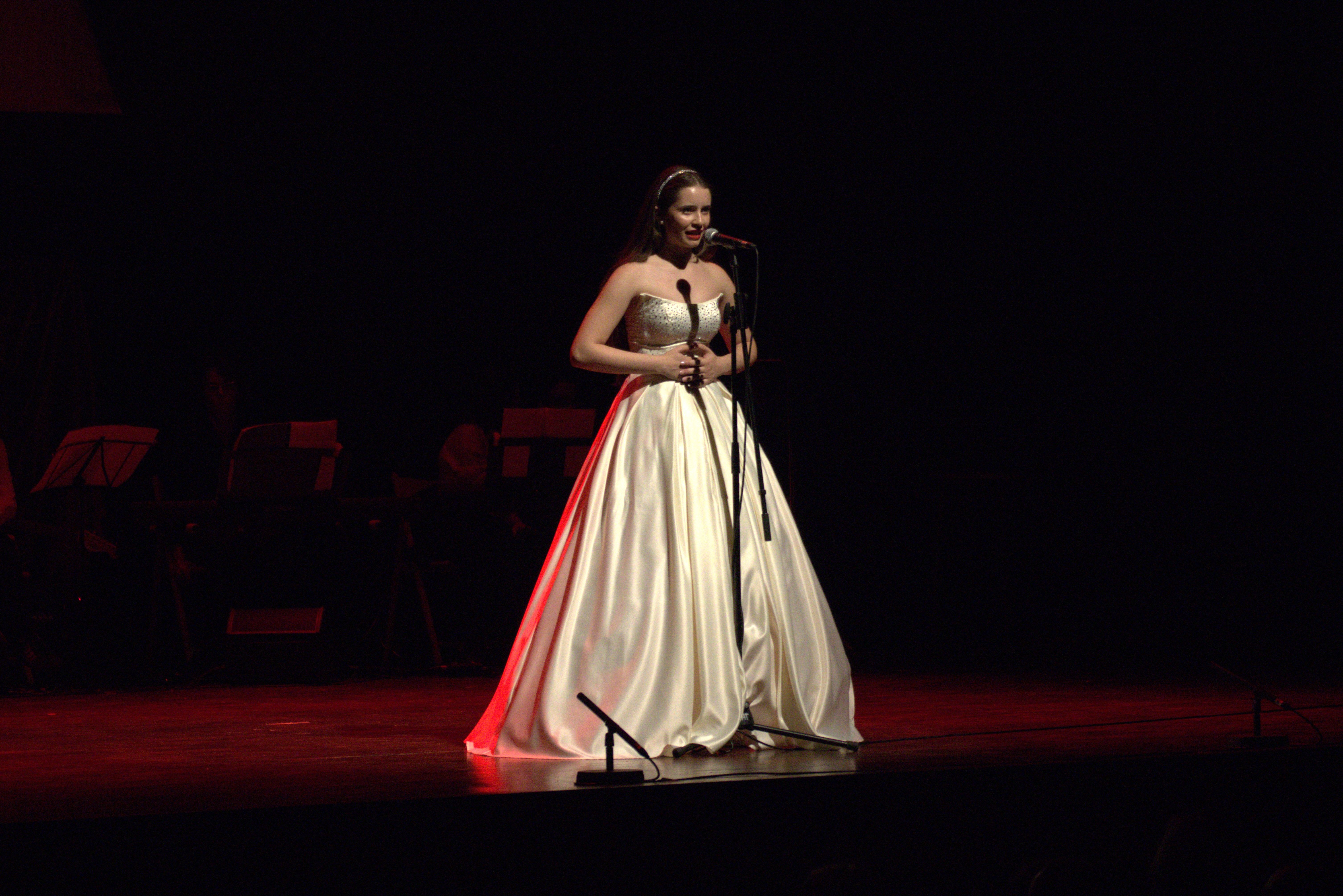 L'institut Banús ha ofert aquests dies un espectacle musical i teatral. FOTO Marc Mata 