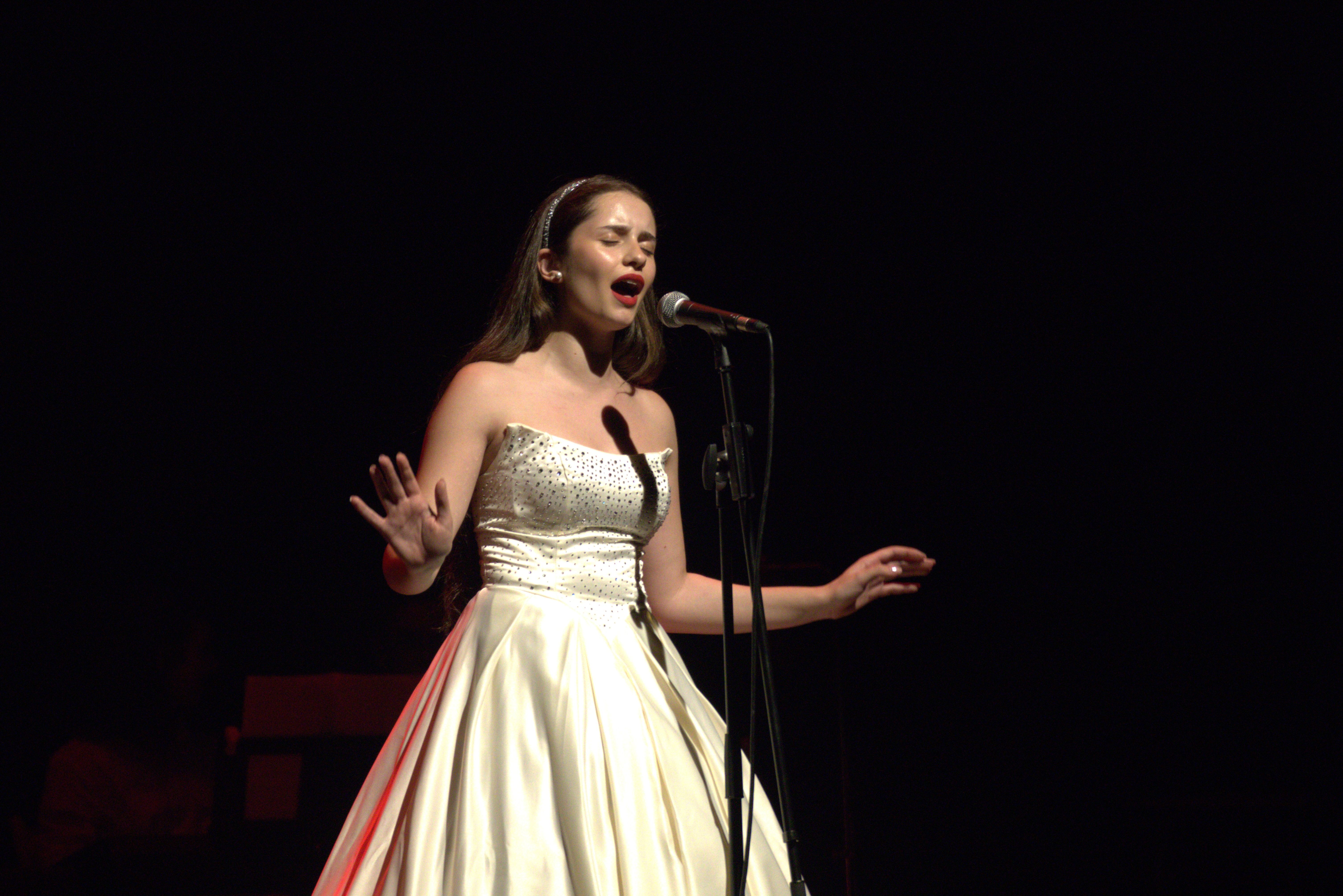 L'institut Banús ha ofert aquests dies un espectacle musical i teatral. FOTO Marc Mata 