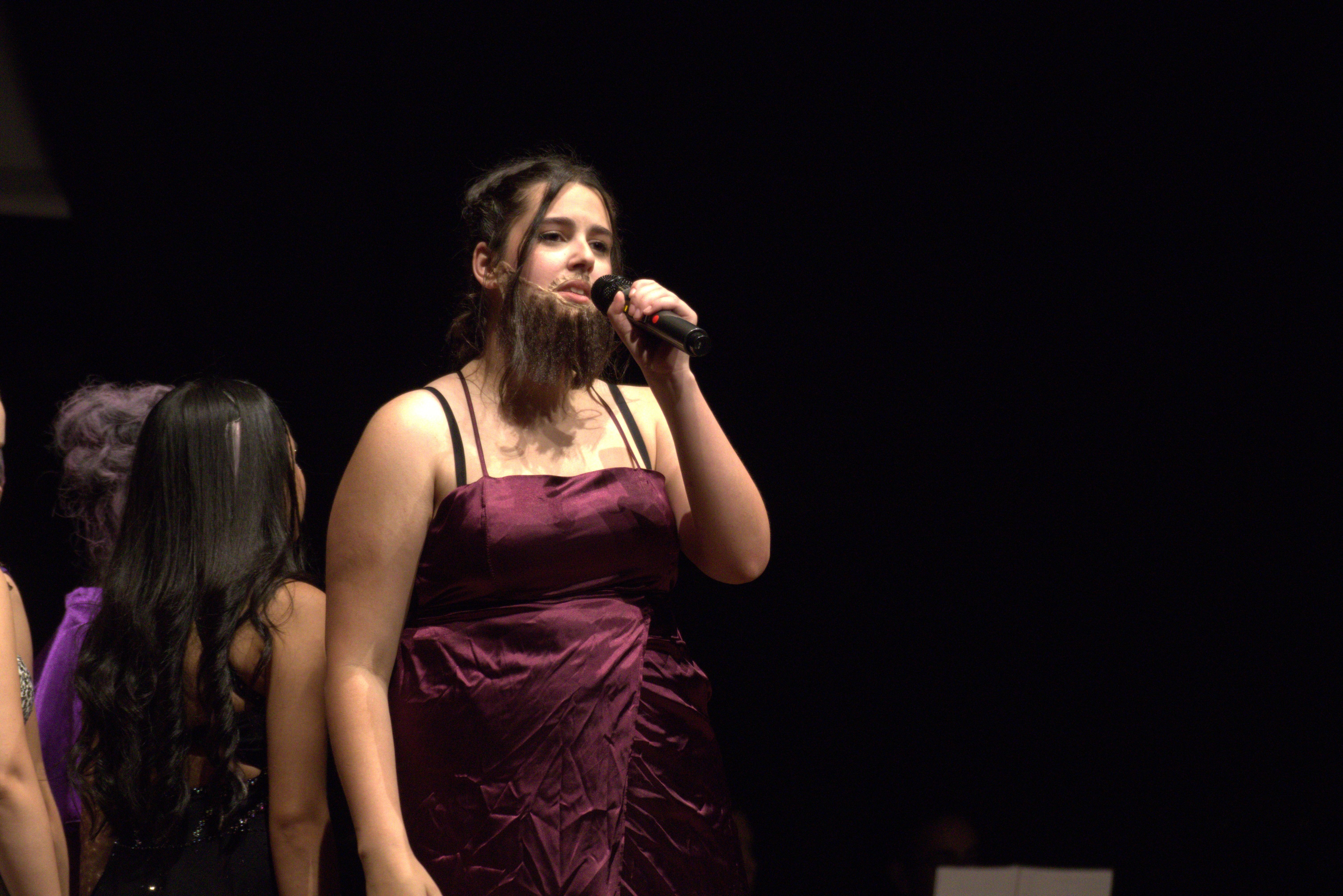 L'institut Banús ha ofert aquests dies un espectacle musical i teatral. FOTO Marc Mata 