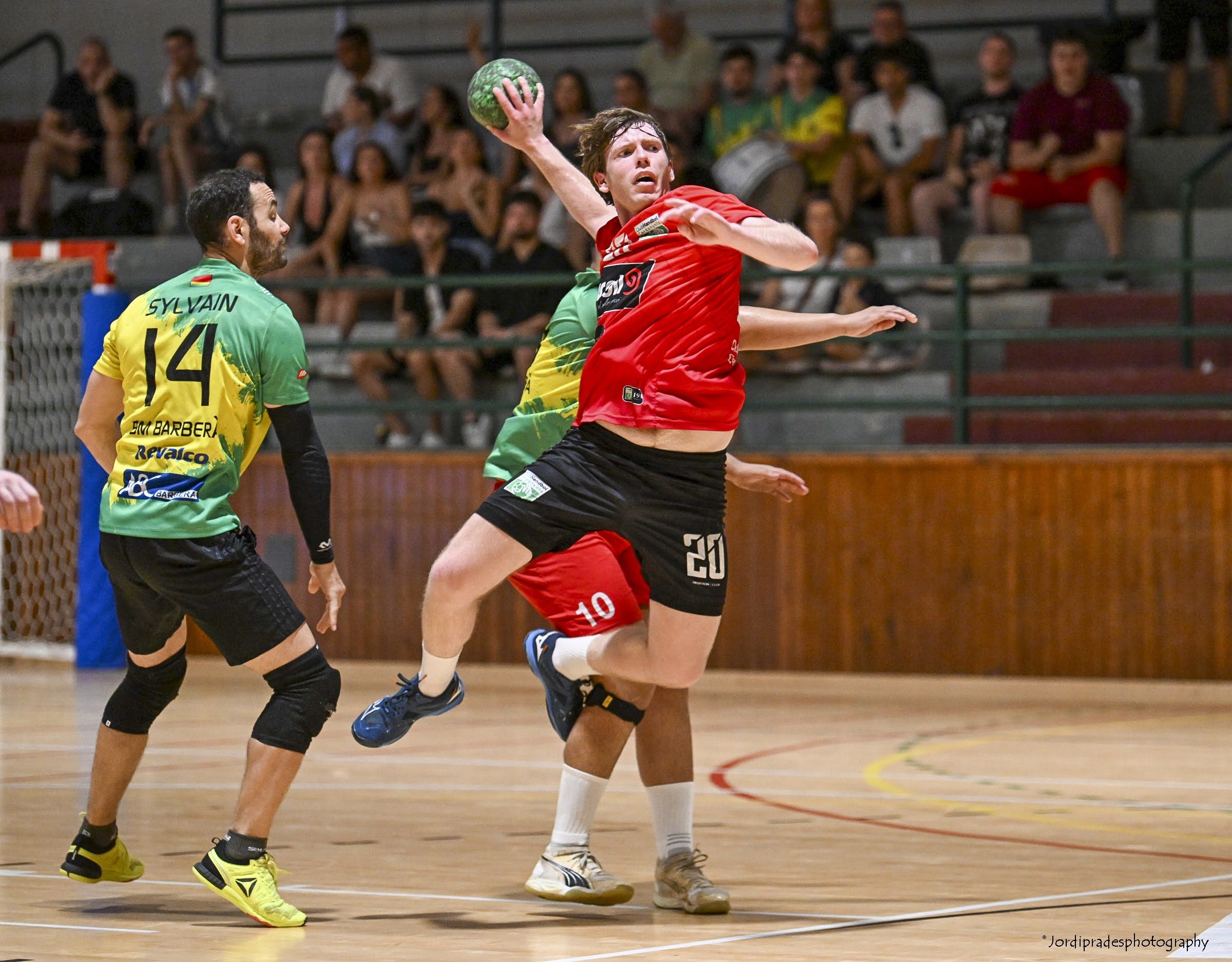 Tir a porteria del CH Cerdanyola. Foto: Jordi Prades
