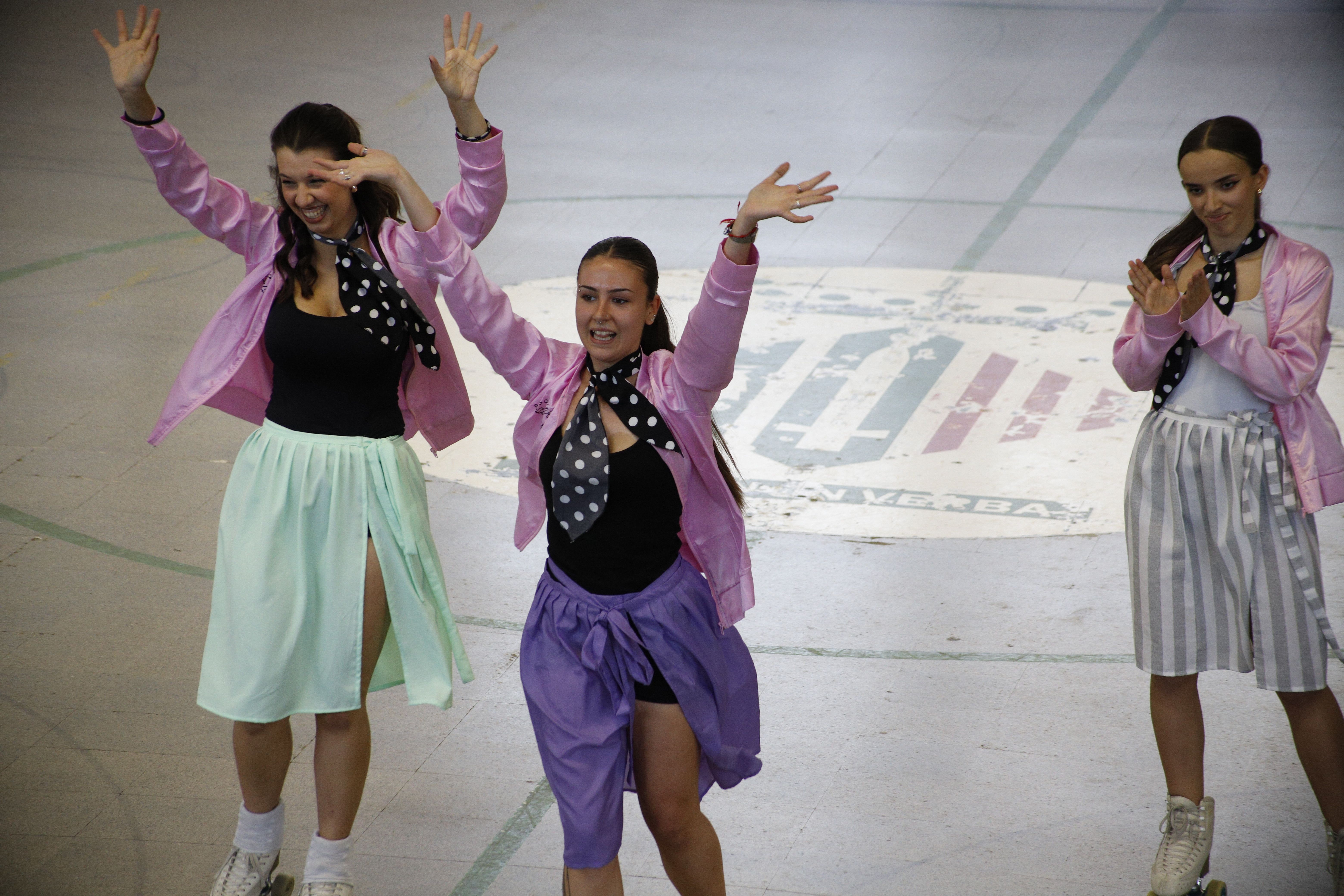 L'equi tècnic del club ha soprés el públic amb un ball estil Grease. Foto: Cedida