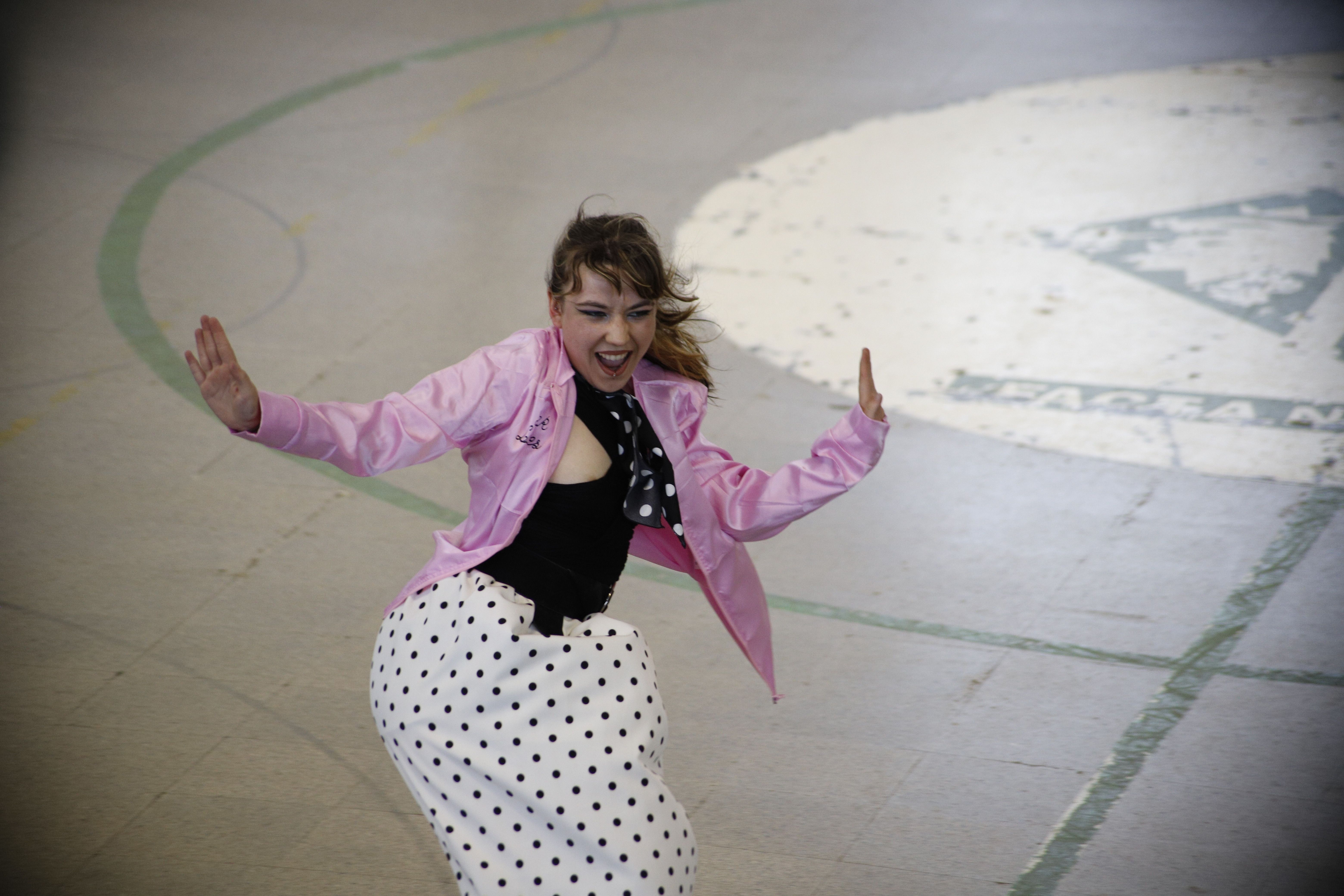 L'equi tècnic del club ha soprés el públic amb un ball estil Grease. Foto: Cedida