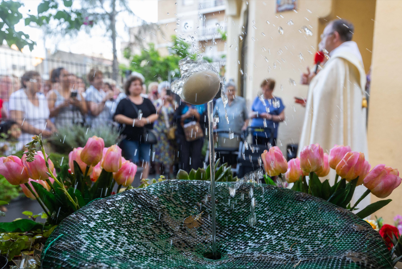 Fotografia de portada del TOT 1.939 amb una imatge de la inauguració de l'Ou com Balla, el 2025. FOTO: Núria Puentes