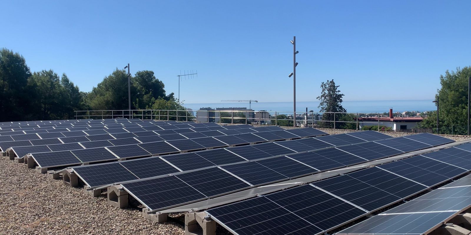 Instal·lació fotovoltaica al dipòsit Adela de Sitges. FOTO: Cedida