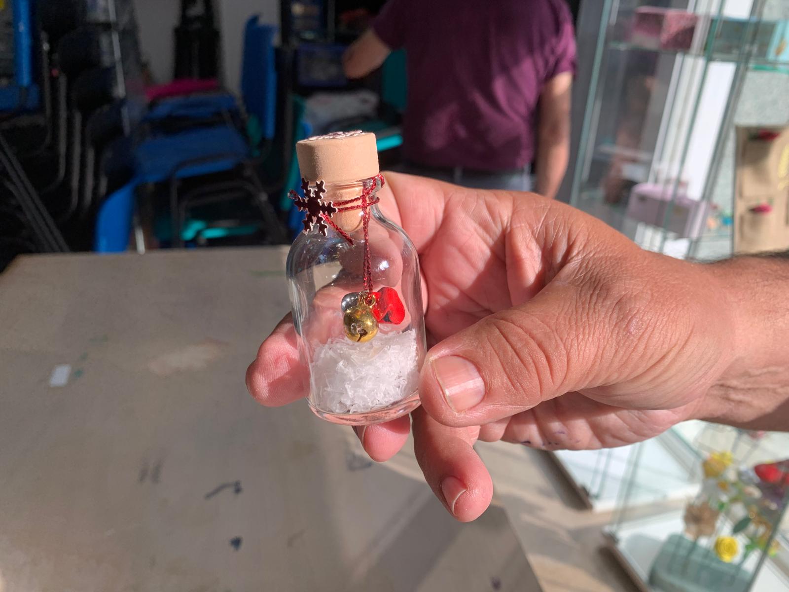 Una de les peces decoratives elaborades en les activitats de manualitats d’Aspadi. FOTO: Judit Josa