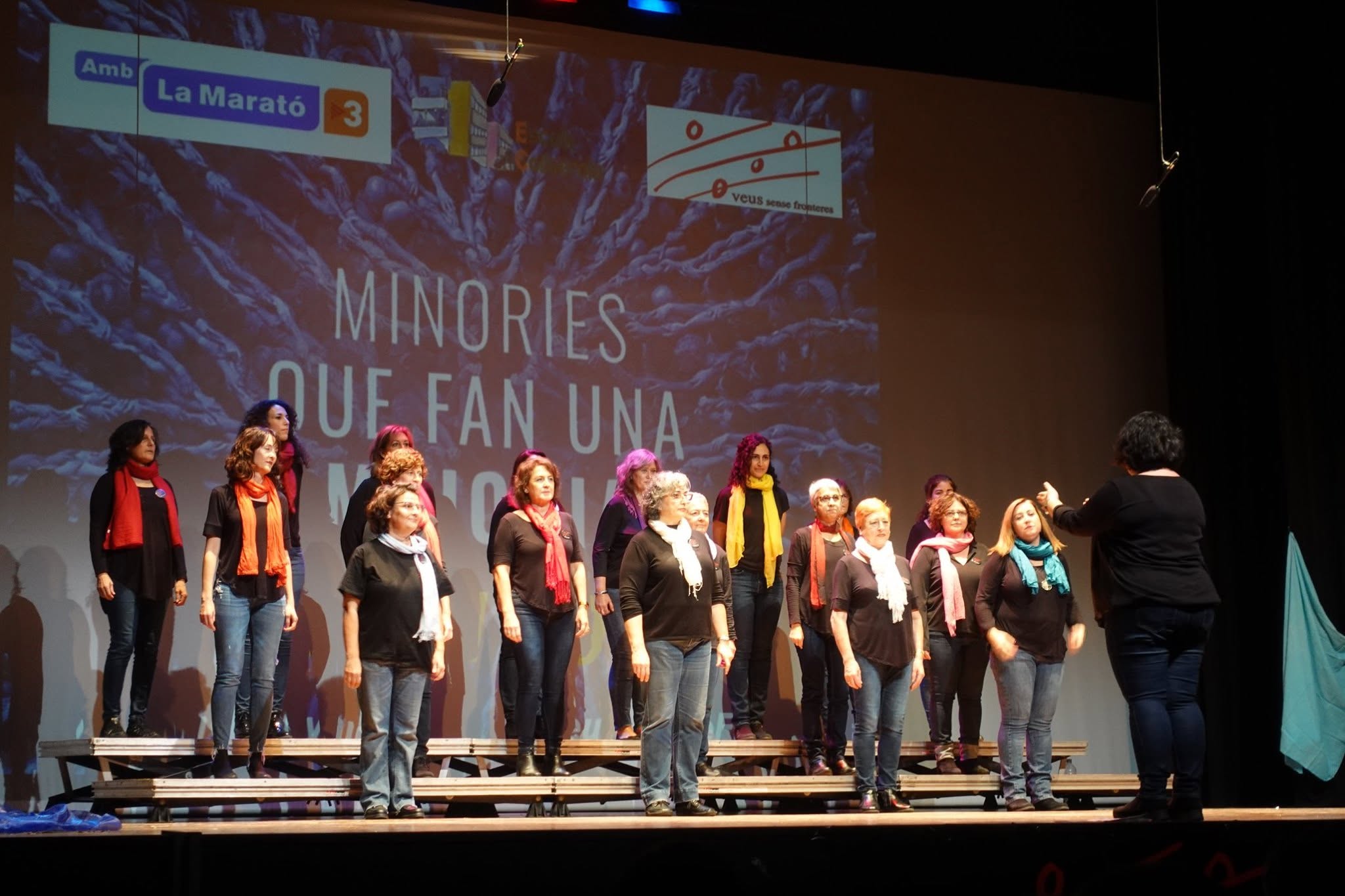 Actuació de Veus Sense Fronteres, cor fundat per professionals de la sanitat, en un concert al Teatre de l'Ateneu. FOTO: Cedida