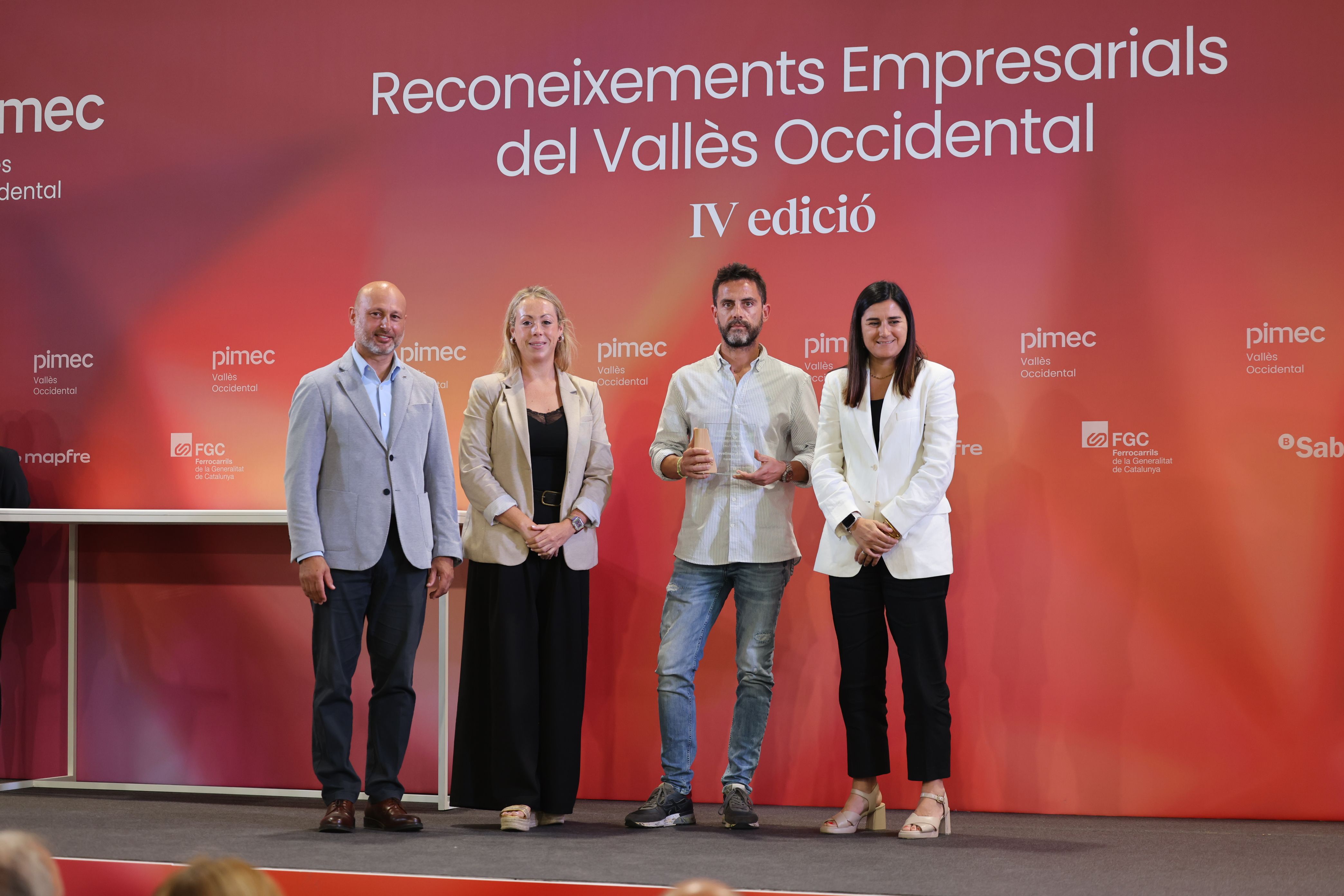 LevelInstrukta rep el reconeixement de Pimec Vallès Occidental per la seva tasca en formació pràctica i prevenció de riscos laborals. FOTO: Pimec