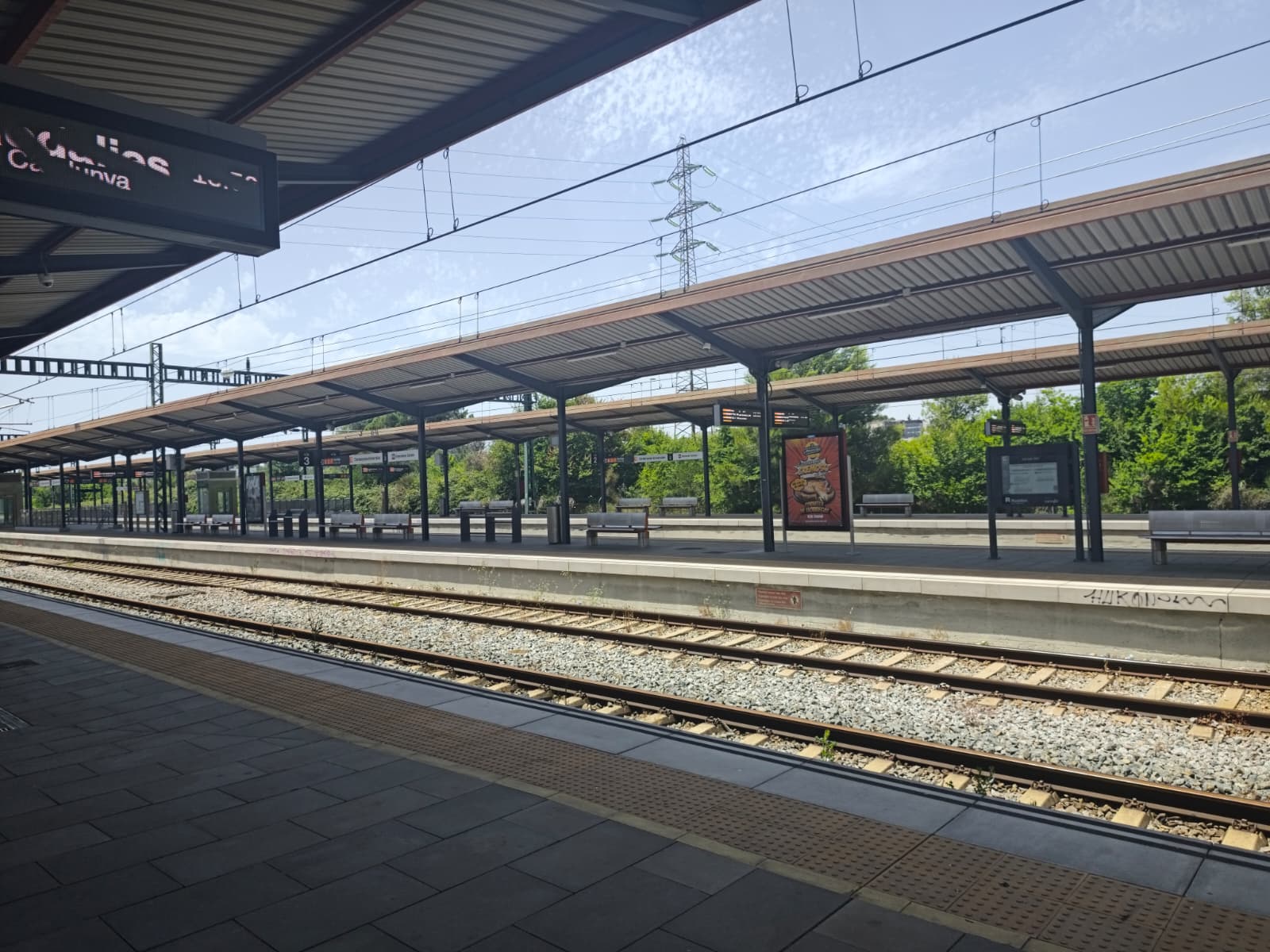 Estació de tren de Cerdanyola Universitat, per on passa la línia R8, amb freqüències d'una hora. FOTO: TOT Cerdanyola