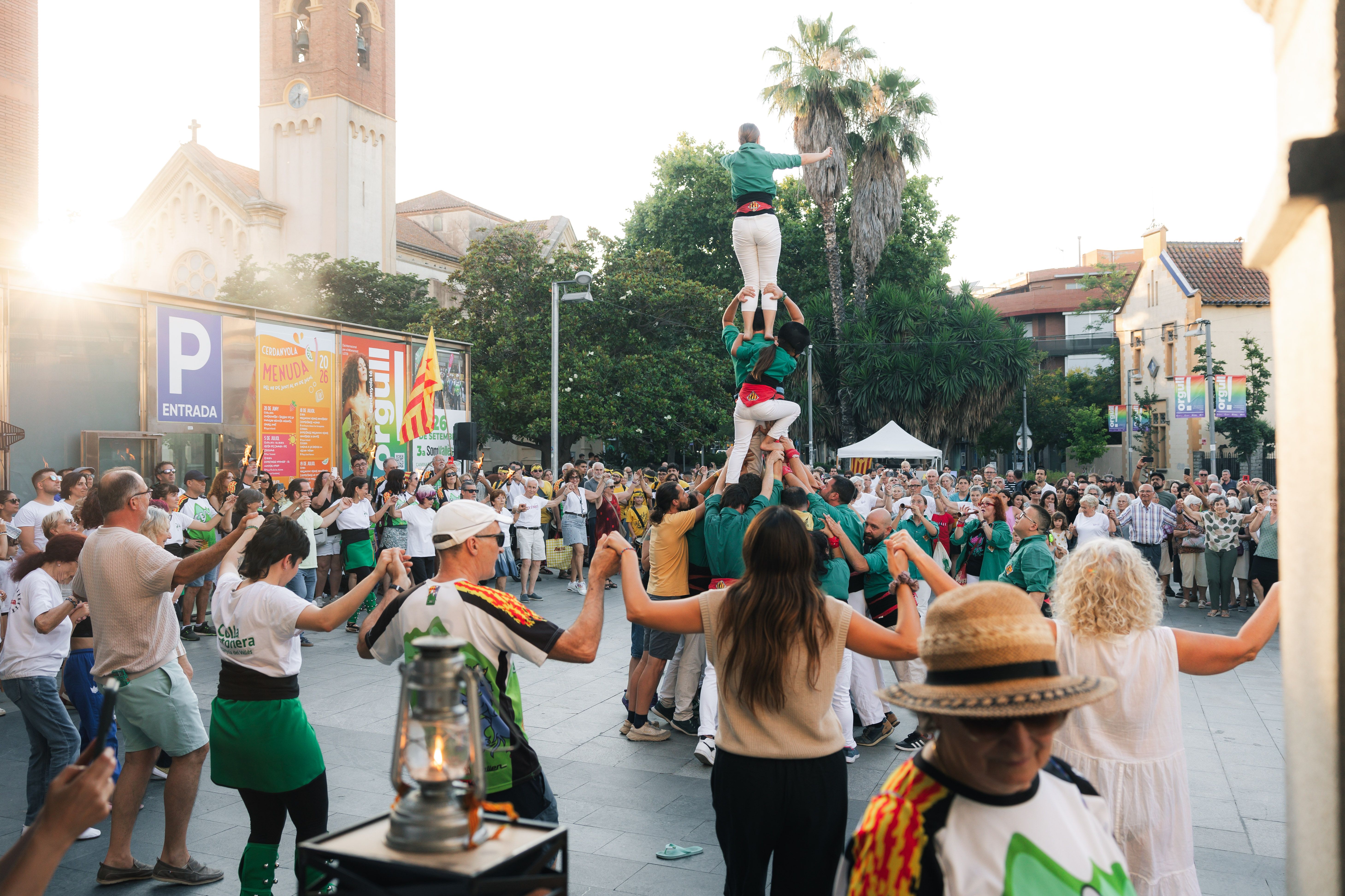 Cultura popular i participació ciutadana es troben a la plaça de Francesc Layret. FOTO: Arnau Padilla.