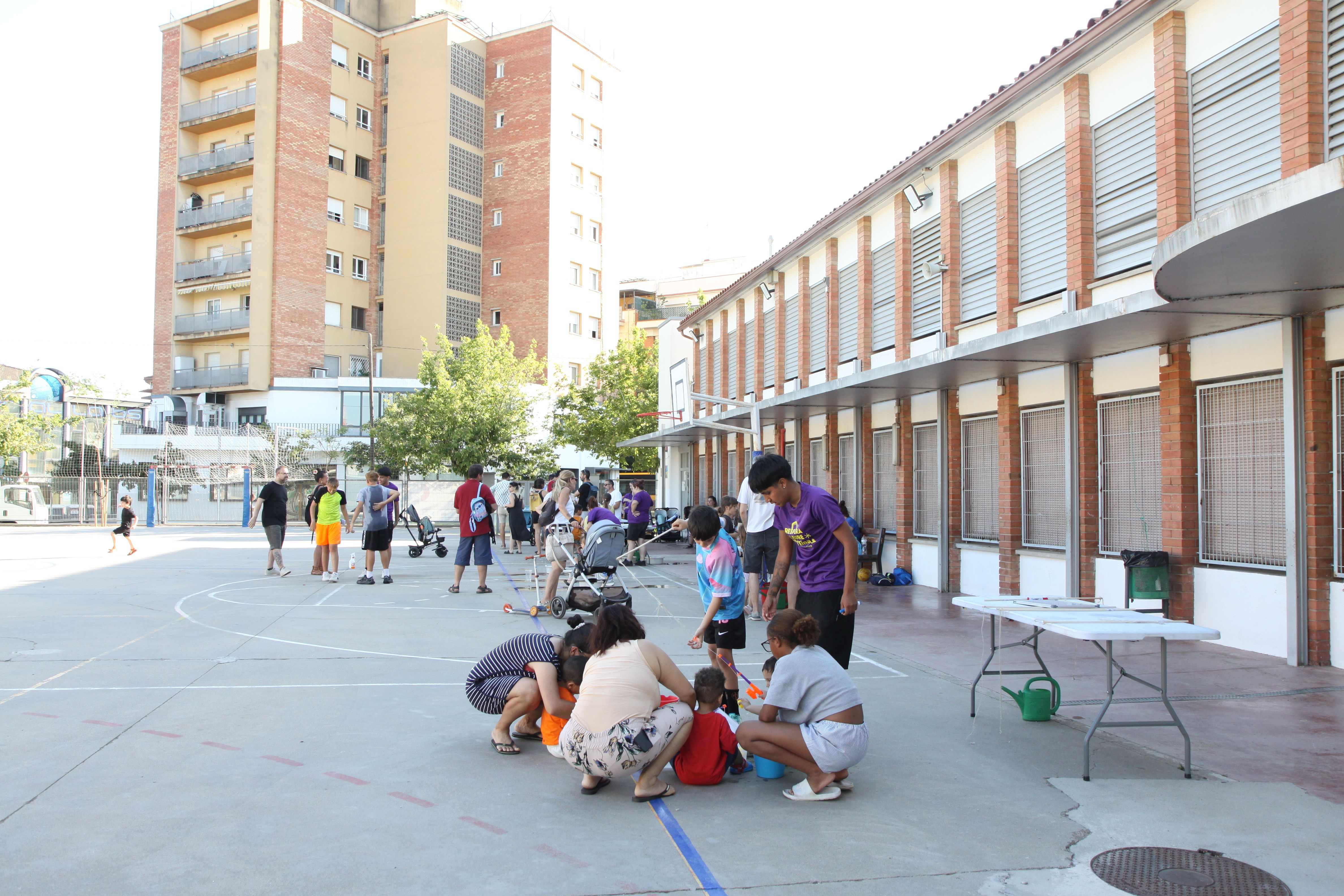 Grans i petits han gaudit de les diferents propostes de joc en l'ampli pati. Foto: Laia Jubany