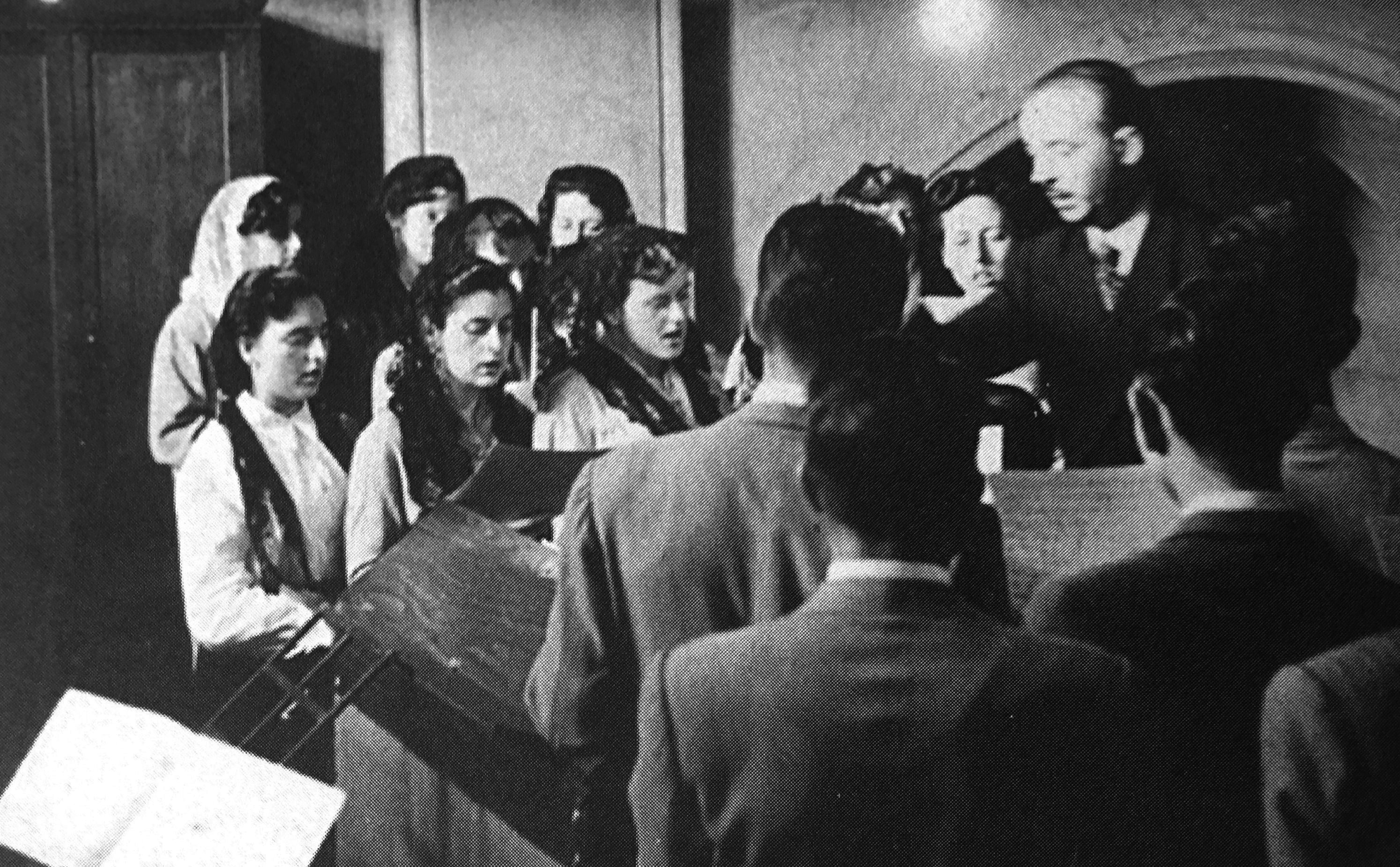 Trobada de l’Escola Cantorum, o Schola Cantorum, a l’església de Sant Martí, l’any 1956. FOTO: Cedida per la llar d’infants Patufet / Arxiu TOT Cerdanyola