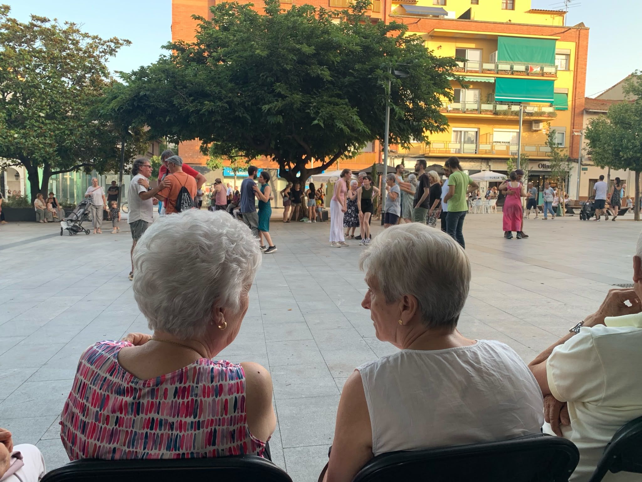 El cicle Queer as Folk ha portat el lema “Balla com vulguis, amb qui vulguis” a les danses tradicionals. FOTO: Judit Josa