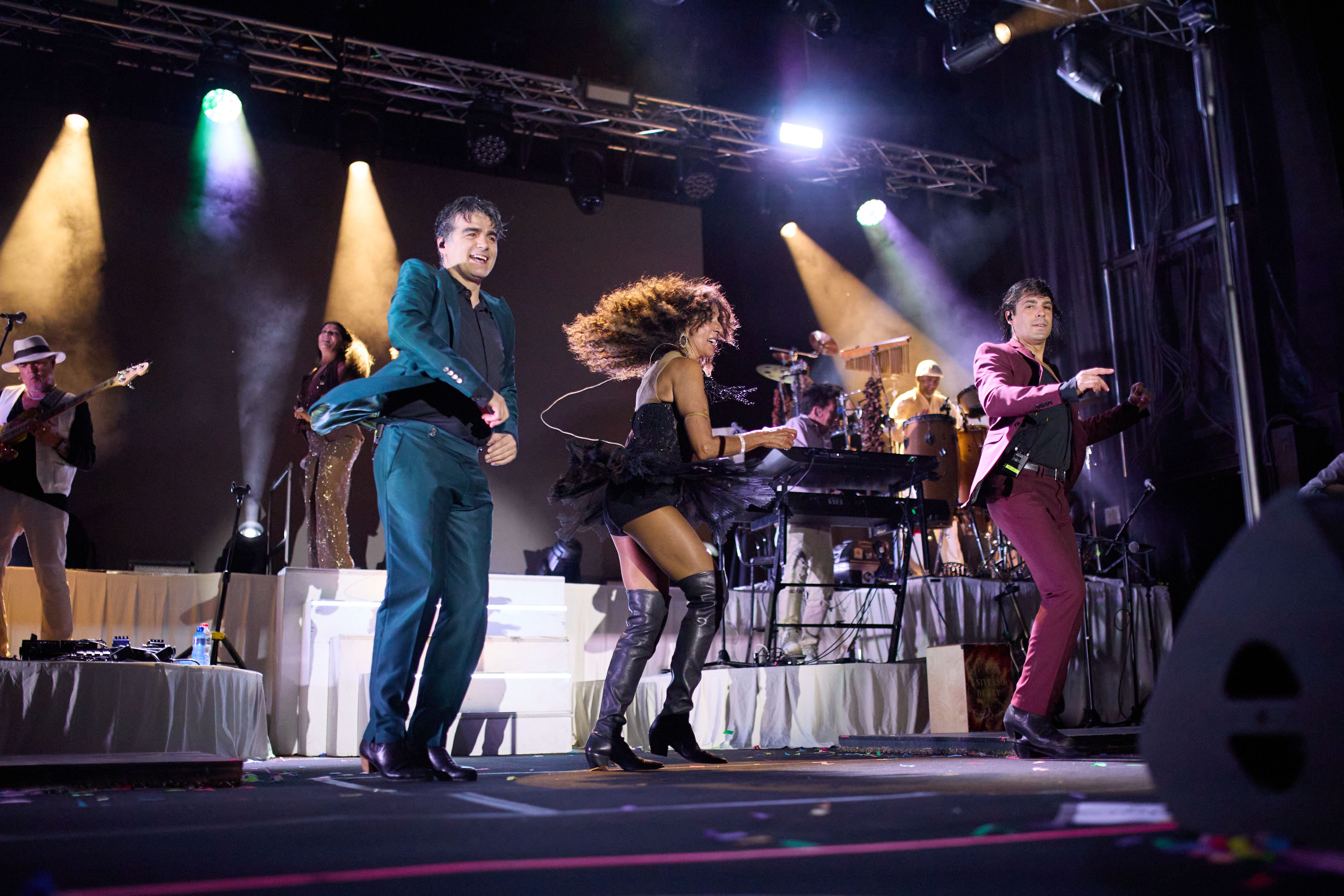 Música, ball i complicitat amb la banda en una nit marcada pel ritme. FOTO: Elisabet Encina (@elisabetencina)