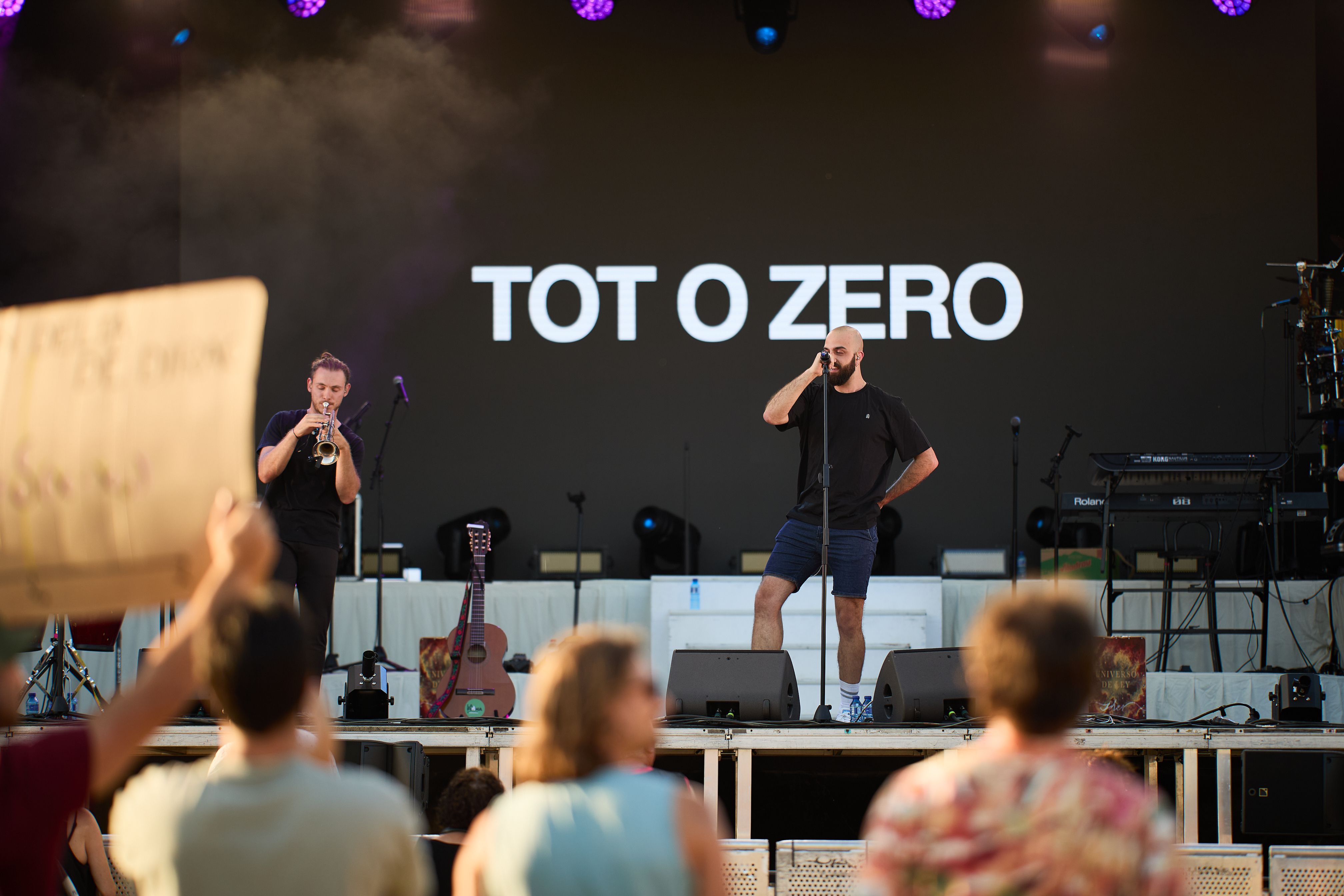 El cerdanyolenc Pol Orobitg va presentar el seu projecte Tot o Zero a l’escenari de l’Orgull de Cerdanyola. FOTO: Elisabet Encina (@elisabetencina)