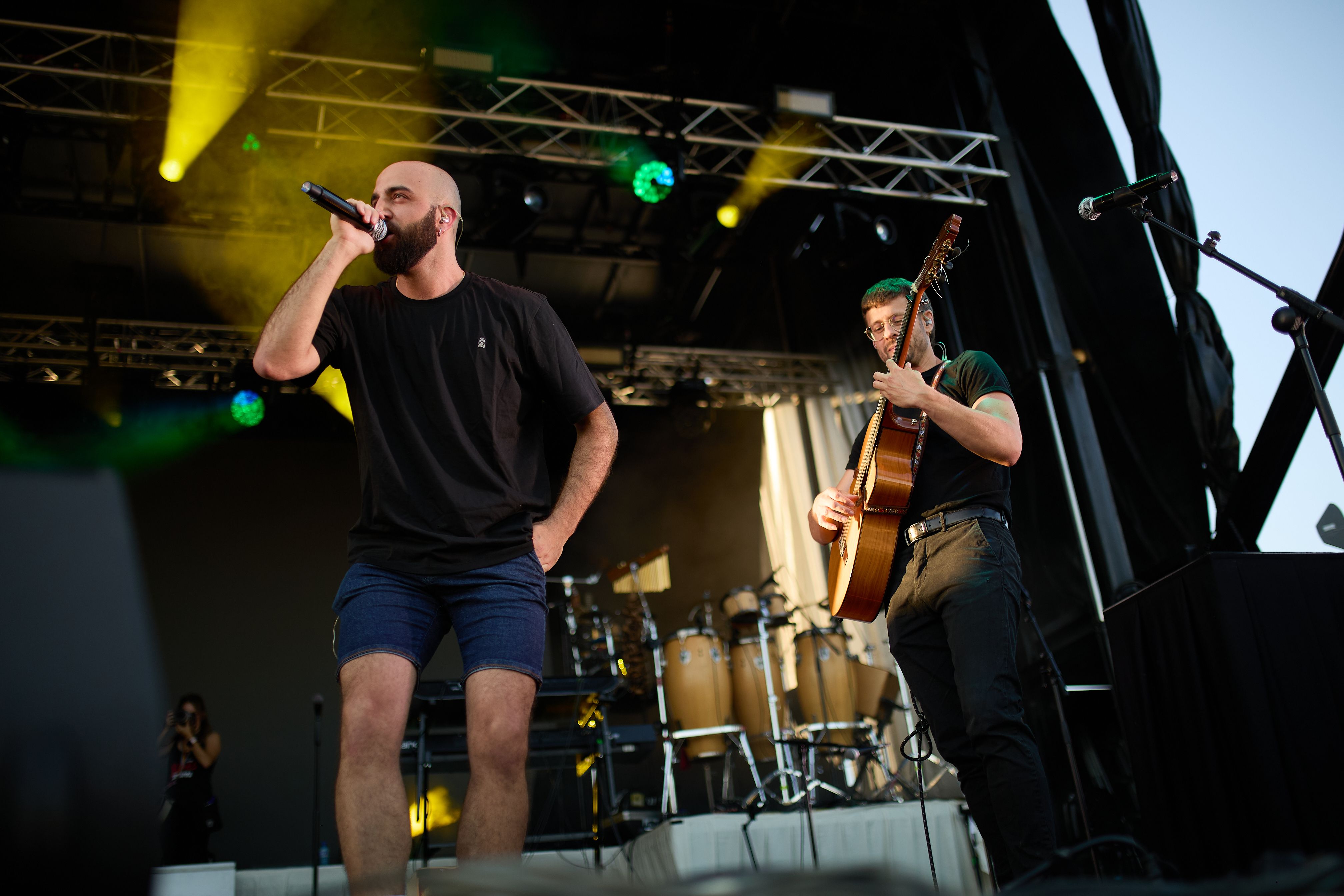 Veu i guitarra van marcar el directe de Tot o Zero al Parc Xarau. FOTO: Elisabet Encina (@elisabetencina)