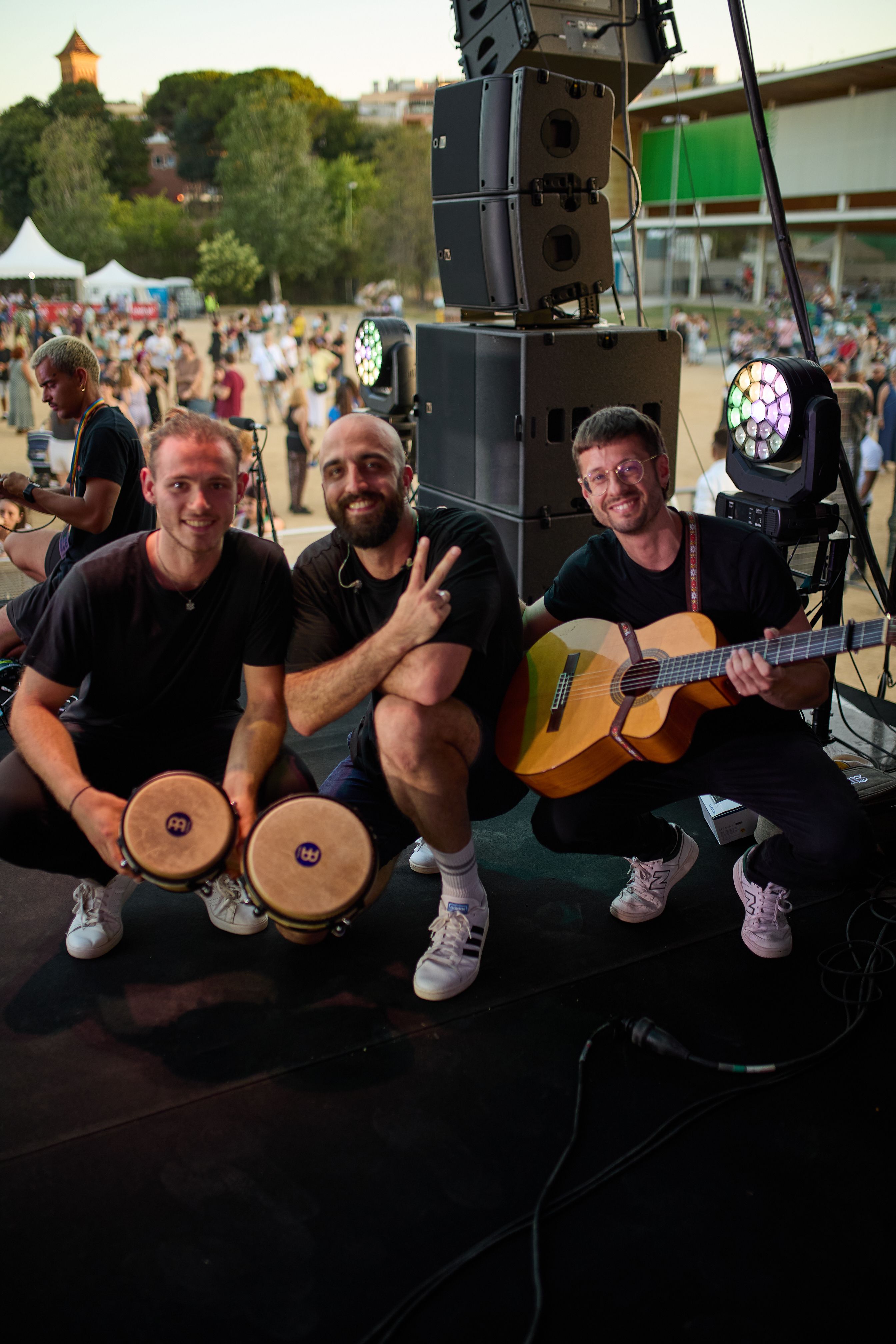Els músics de Tot o Zero van posar abans de continuar la tarda de concerts al Parc Xarau. FOTO: Elisabet Encina (@elisabetencina)