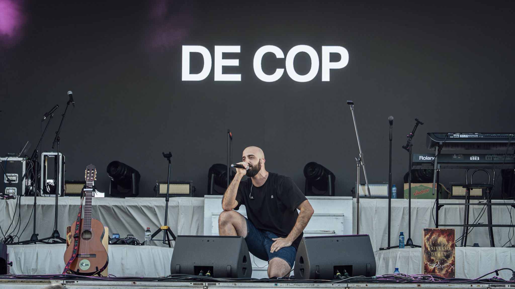 Pol Orobitg interpreta una de les cançons del concert. FOTO: Mauri Blázquez (@mzzz.raw)