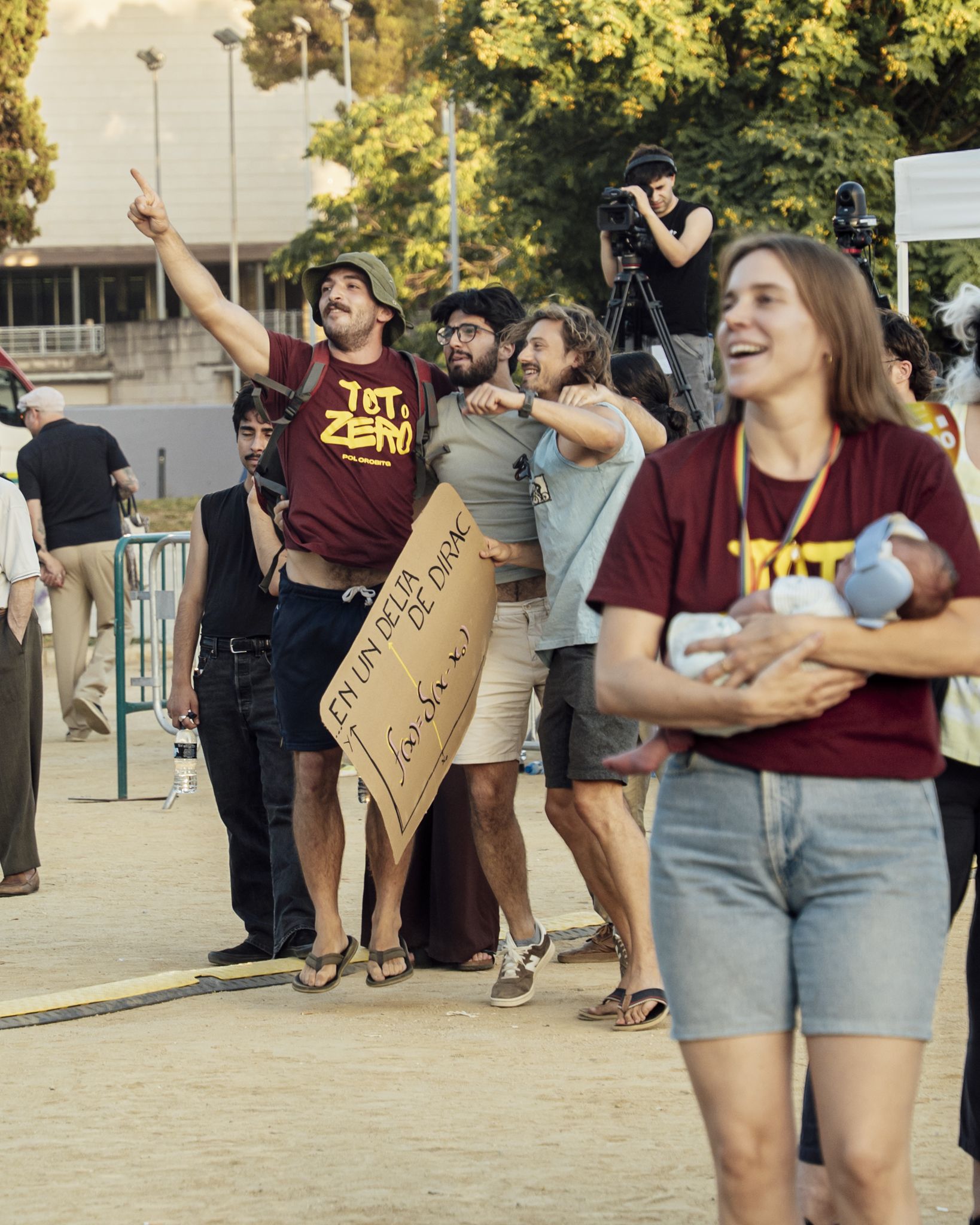 El públic acompanya les cançons de Pol Orobitg i viu el concert. FOTO: Mauri Blázquez (@mzzz.raw)