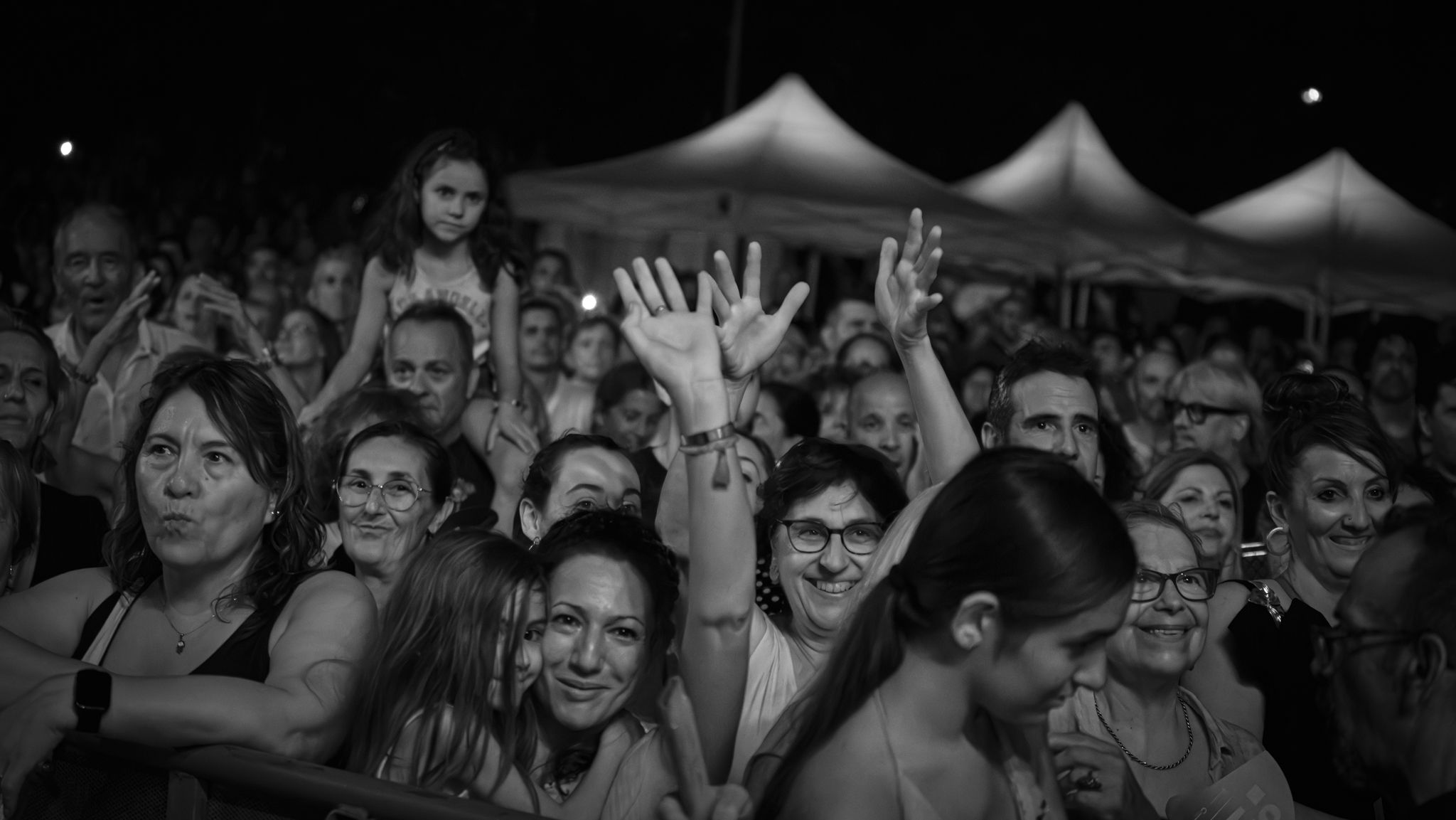 El públic va omplir el Parc Xarau i va seguir el concert de Rosario amb entusiasme. FOTO: Mauri Blázquez (@mzzz.raw)