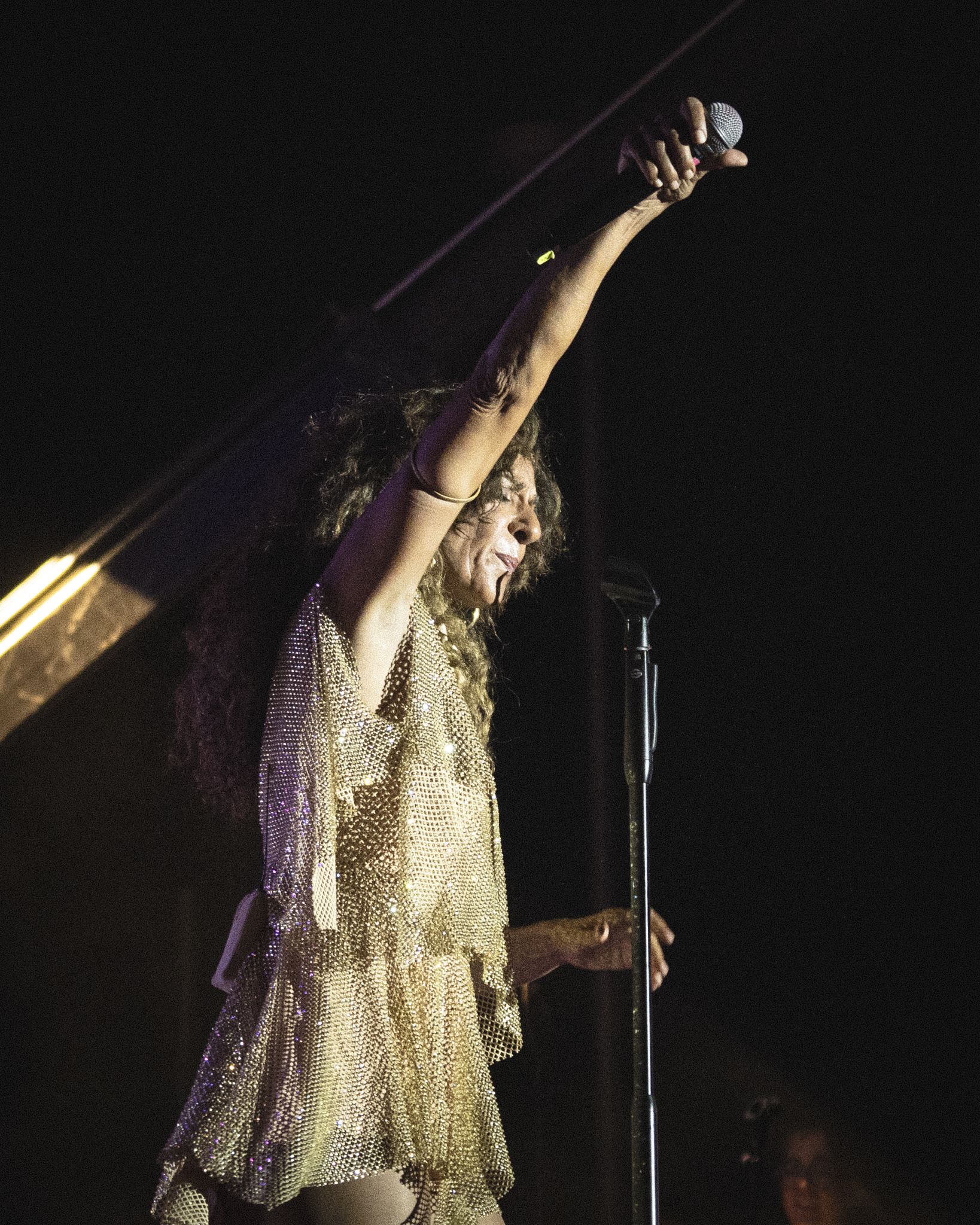 Rosario va ser la gran protagonista musical de l’acte final de l’Orgull a Cerdanyola. FOTO: Mauri Blázquez (@mzzz.raw)