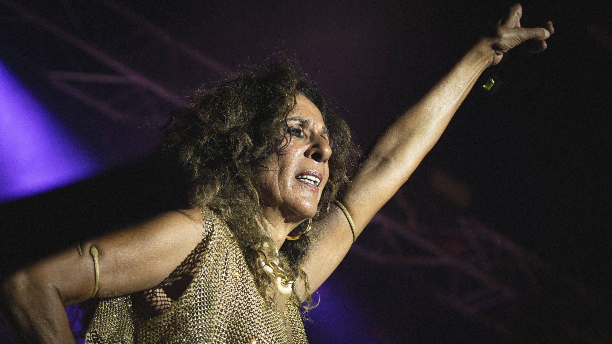 Rosario va ser la gran protagonista musical de l’acte final de l’Orgull a Cerdanyola. FOTO: Mauri Blázquez (@mzzz.raw)