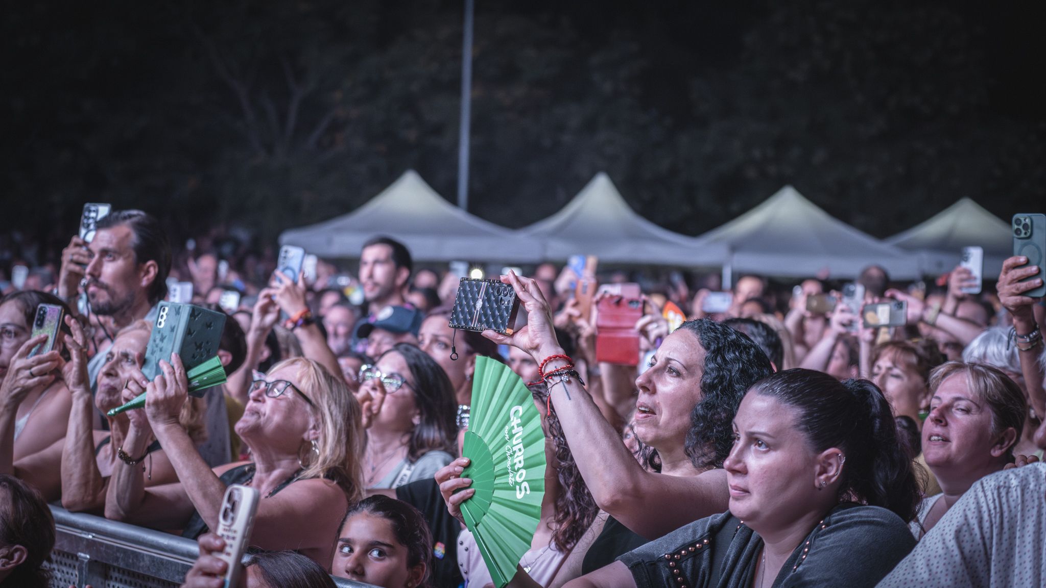 El públic va omplir el Parc Xarau i va seguir el concert de Rosario amb entusiasme. FOTO: Mauri Blázquez (@mzzz.raw)