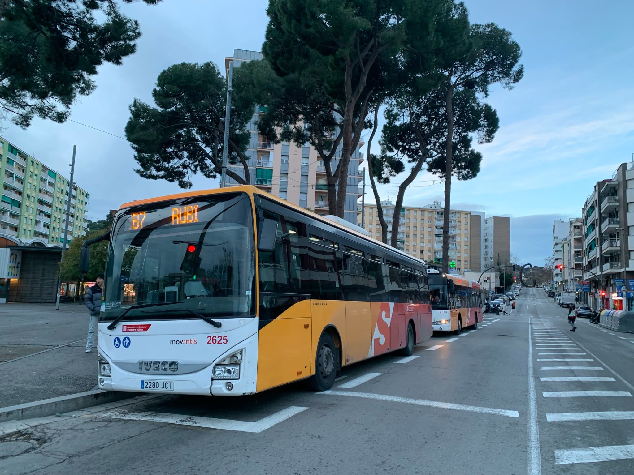 La pròrroga de les concessions dels autobusos interurbans fins al 2034 va centrar un dels principals debats del ple municipal. FOTO: Judit Josa
