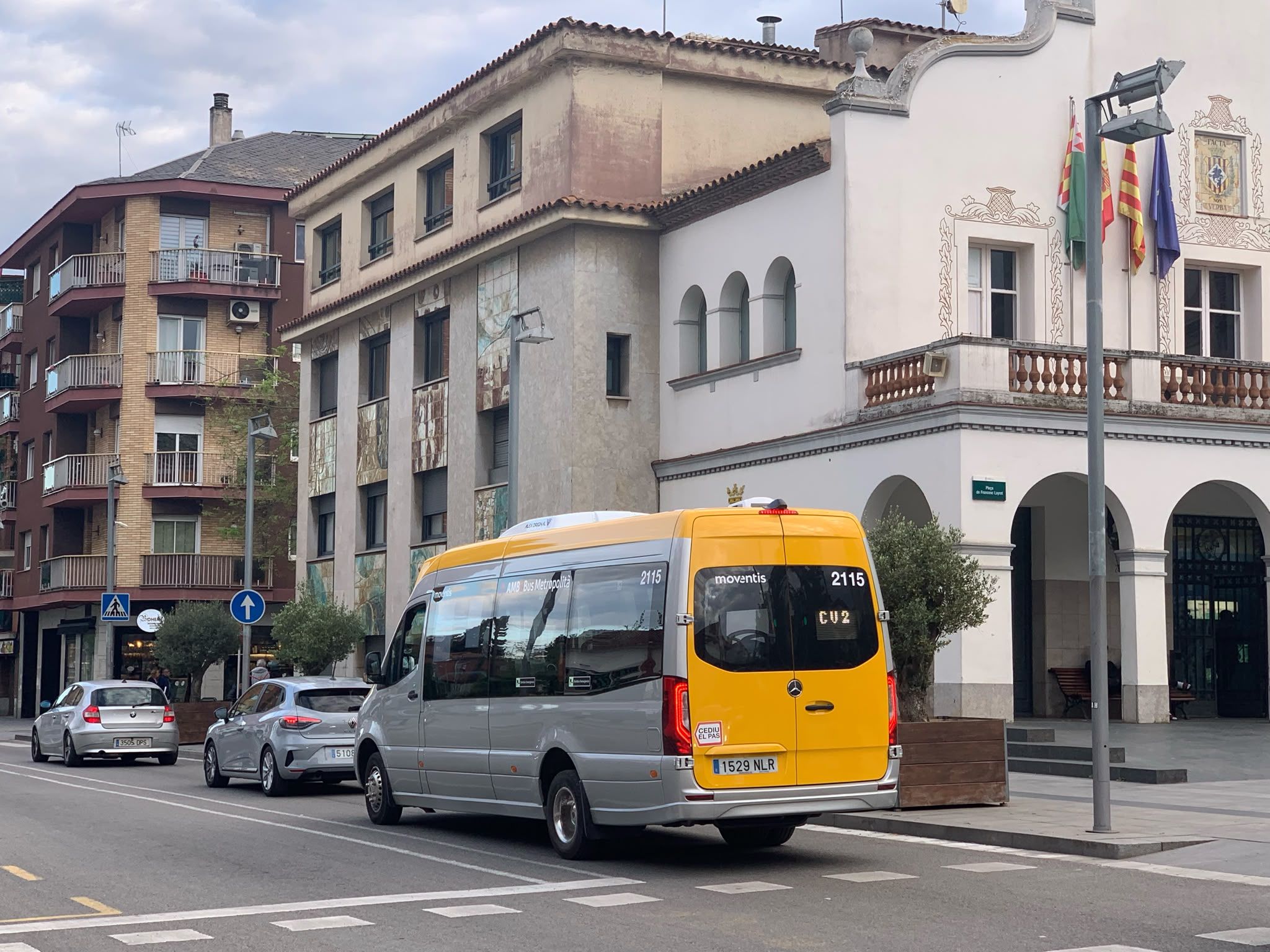 El transport a demanda per a Can Cerdà i Montflorit continua en estudi, segons va anunciar el govern durant el ple municipal. A la imatge, bus de la CV2. FOTO: Judit Josa