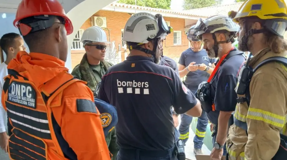 Els Bombers de la Generalitat durant la missió a Veneçuela. FOTO: Bombers de la Generalitat