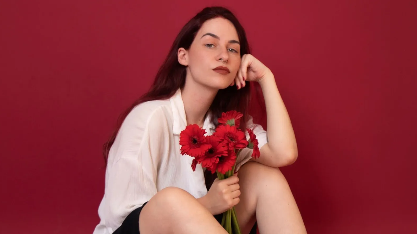 Júlia Salander és politòloga, analista de dades i divulgadora feminista, autora de Fuego al machismo moderno i una de les veus joves més seguides del feminisme a les xarxes. FOTO: Júlia Salander