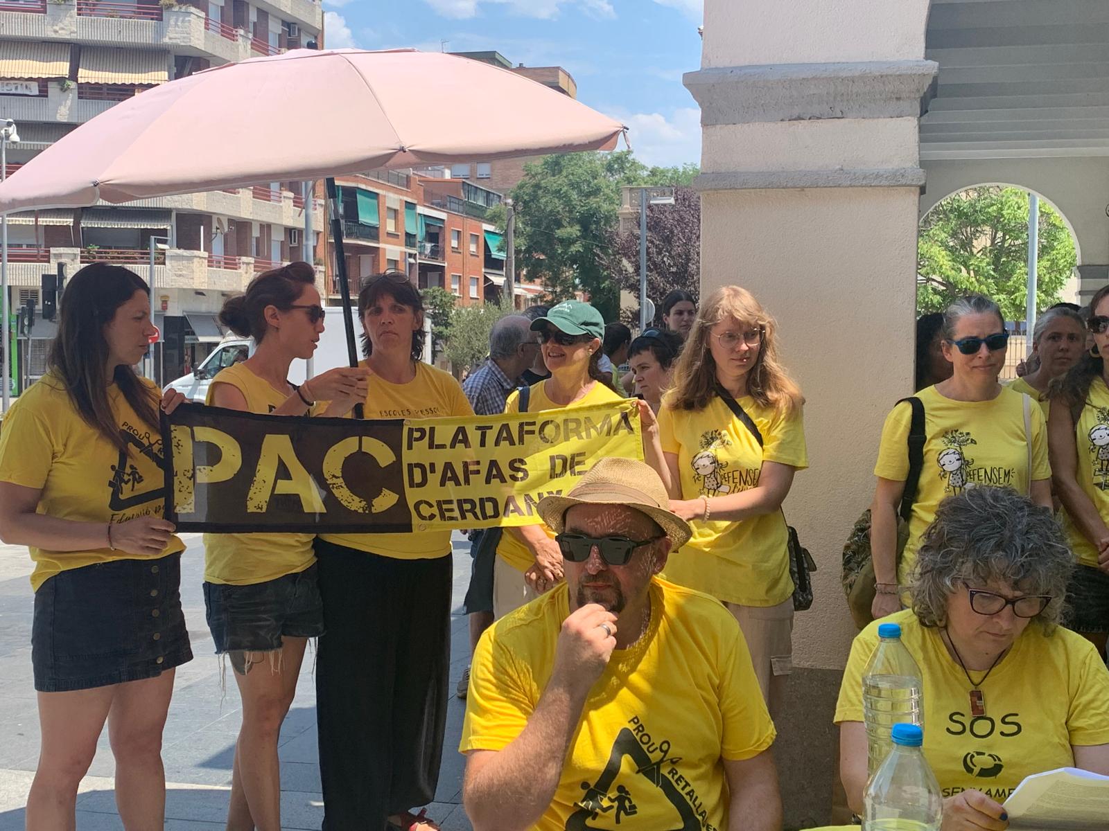 Una cinquantena de persones han participat en la concentració de la PAC. FOTO: Judit Josa