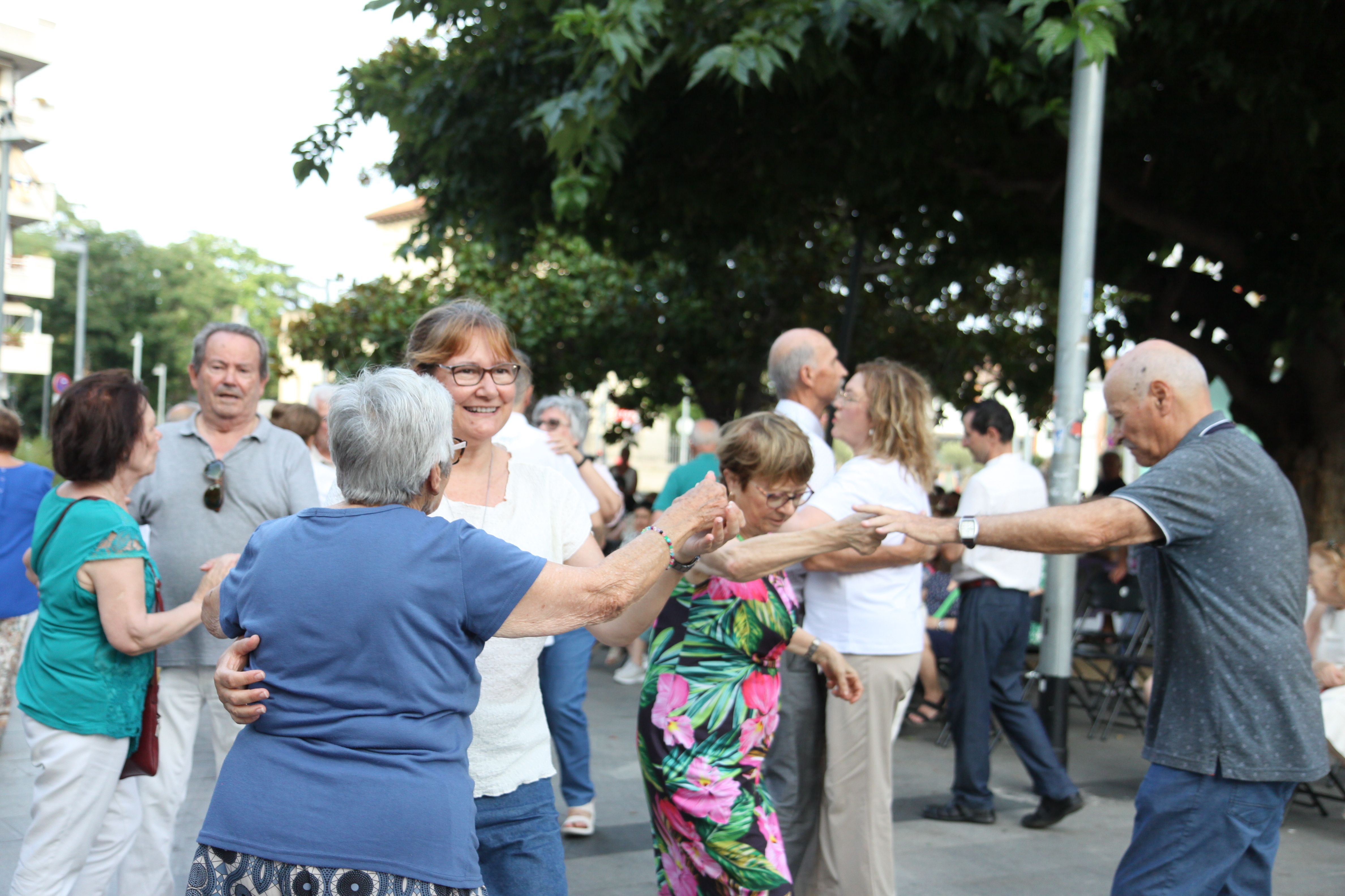 L'Abat Oliba plena de parelles. Foto: Laia Jubany