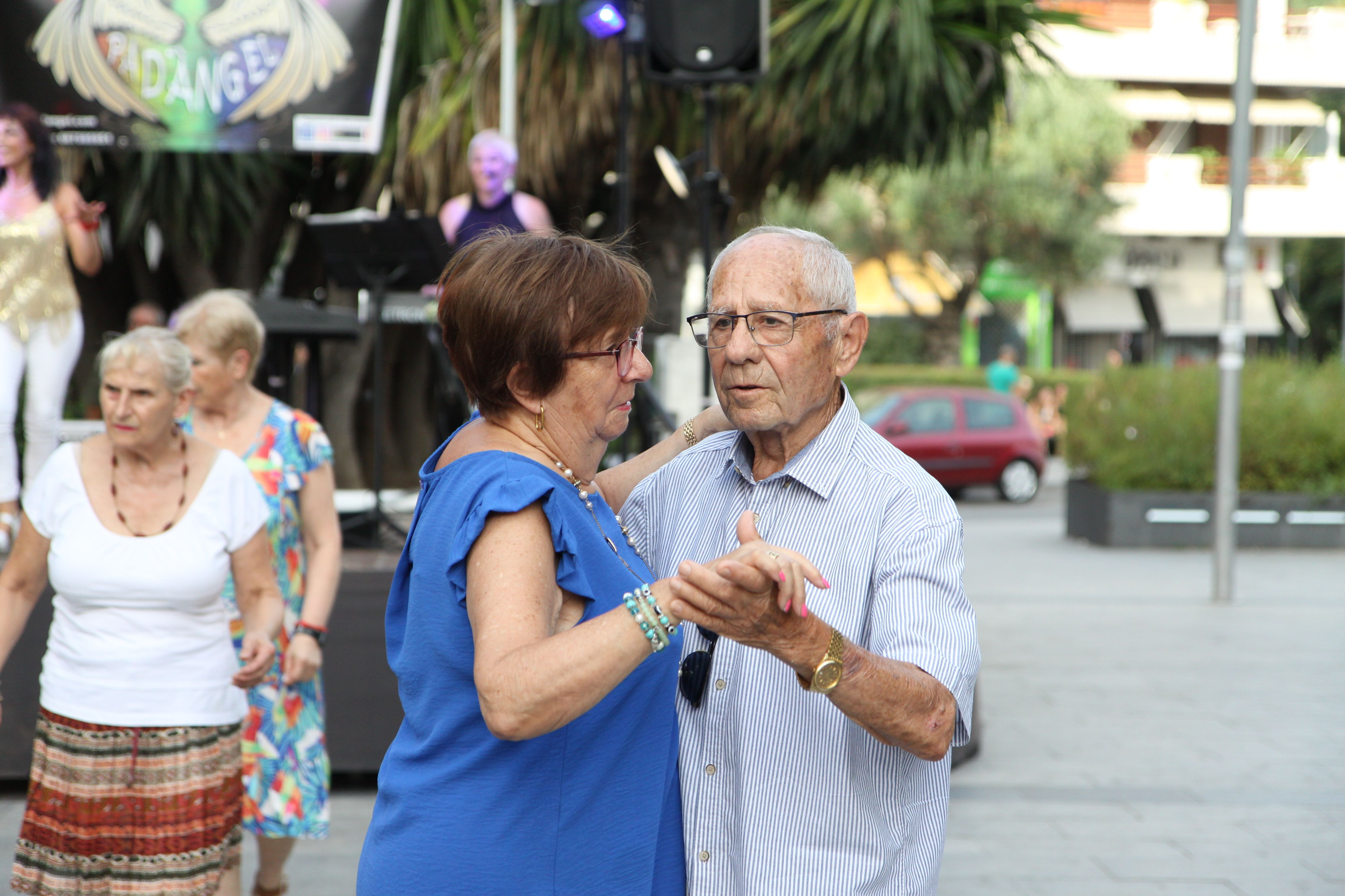 El ball per la gent gran és una de les activitats més populars del programa 'Activa't +60'.  Foto: Laia Jubany