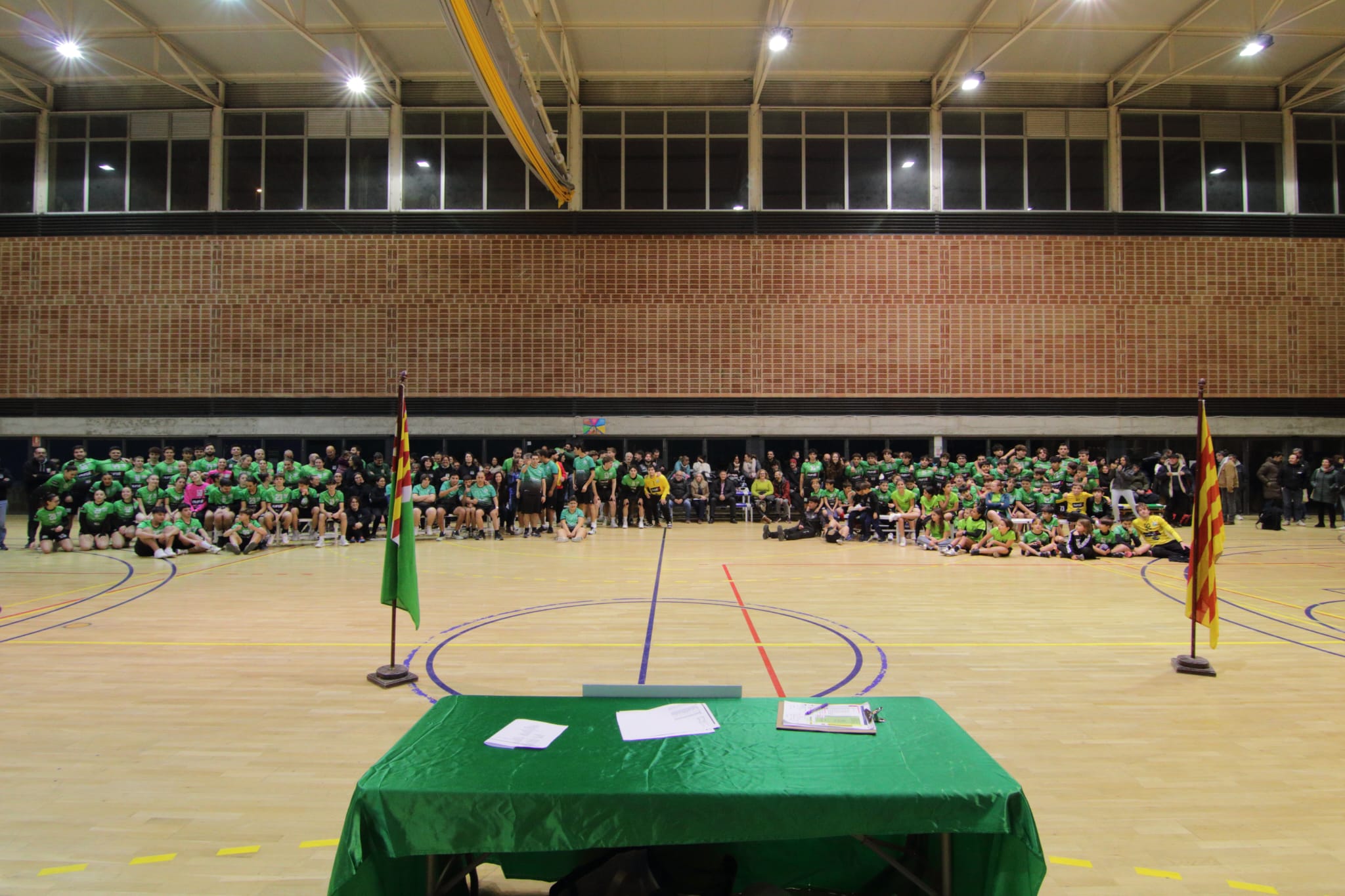 Foto de família del Club d'Handbol Cerdanyola. Foto: Cedida