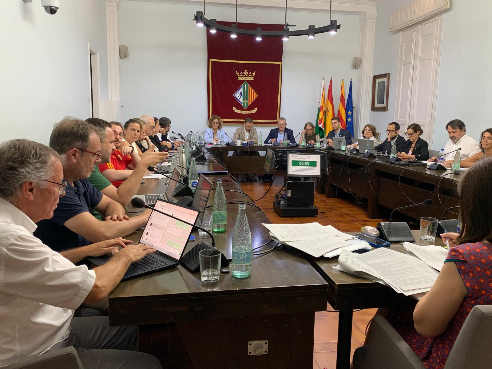 El ple de juliol ha aprovat els principals expedients del mandat, amb divisió en fiscalitat i residus i consens en el desamiantatge de l'escola Bellaterra. Foto: JJR