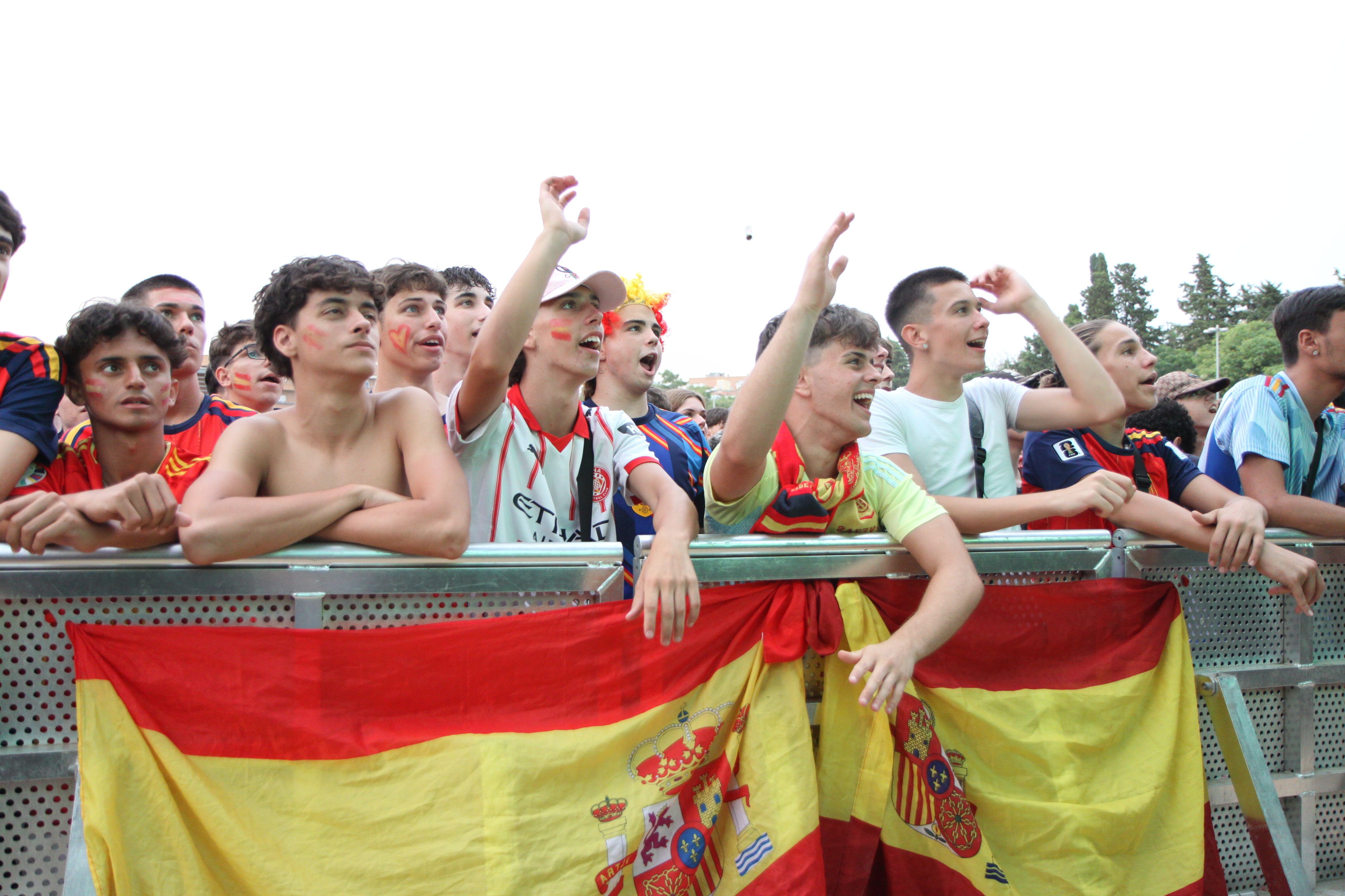 Primera fila de la pantalla gegant. Foto: Laia Jubany