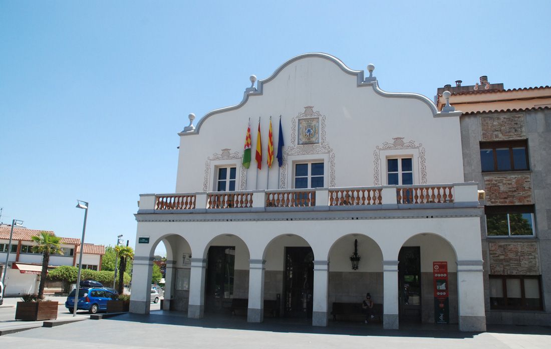 Façana de l'Ajuntament de Cerdanyola del Vallès. Foto: Ajuntament