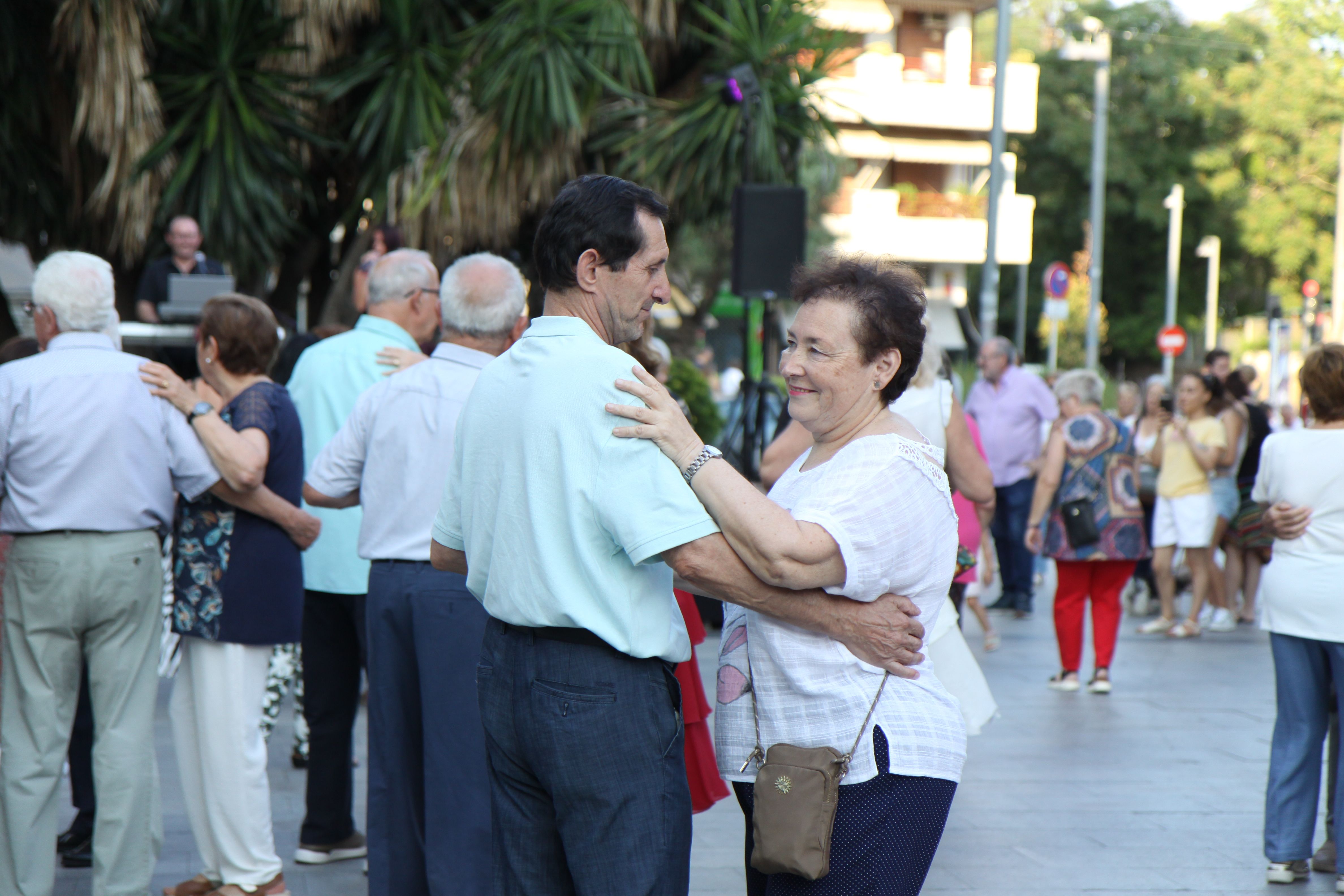 Ball en parelles també al ball de la gent gran. Foto: Laia Jubany