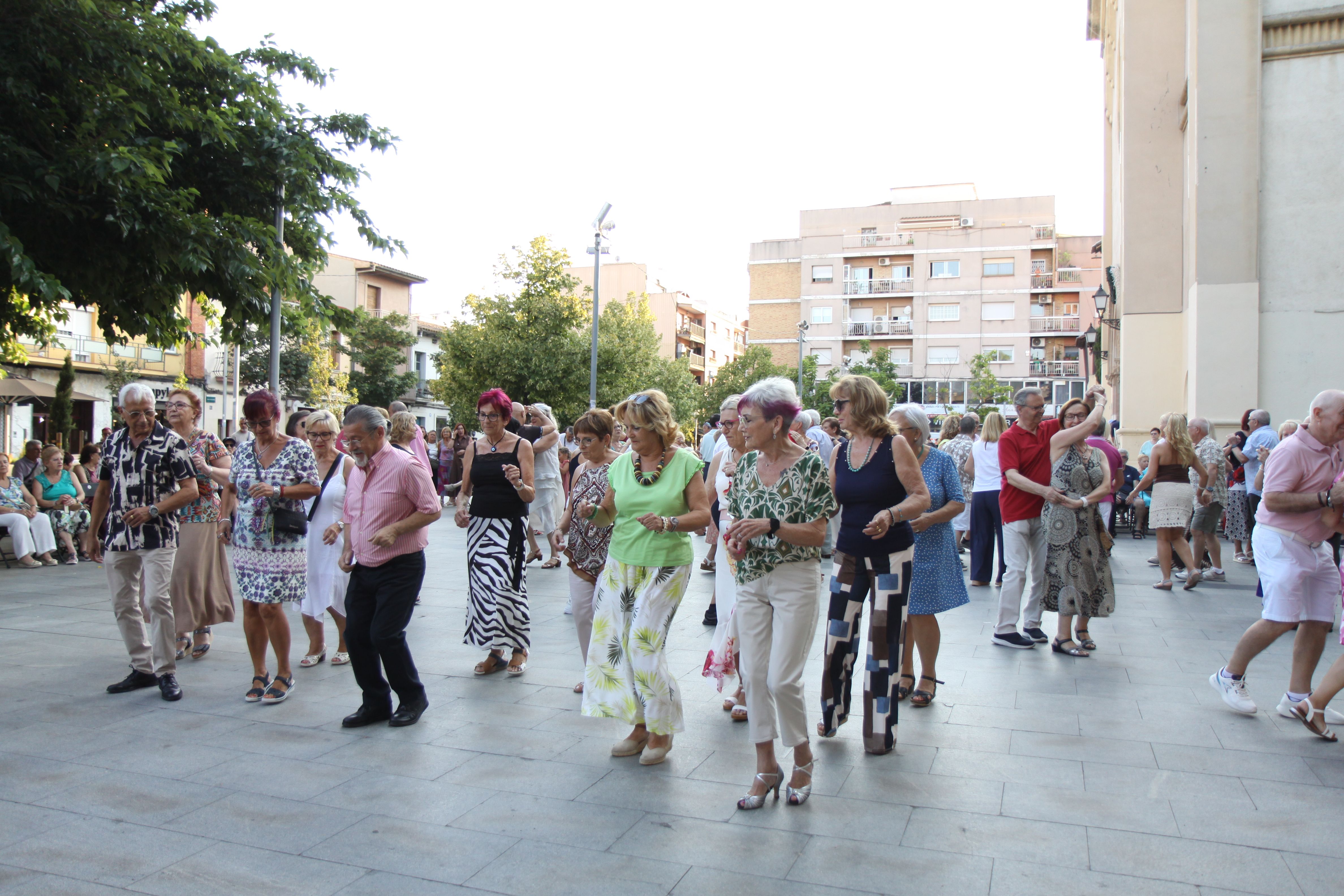 Èxit de participació al ball de la gent gran. Foto: Laia Jubany