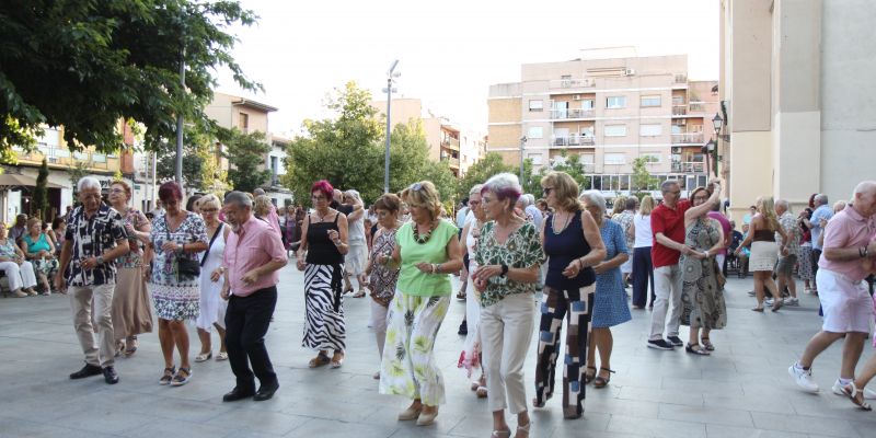 Èxit de participació al ball de la gent gran. Foto: Laia Jubany