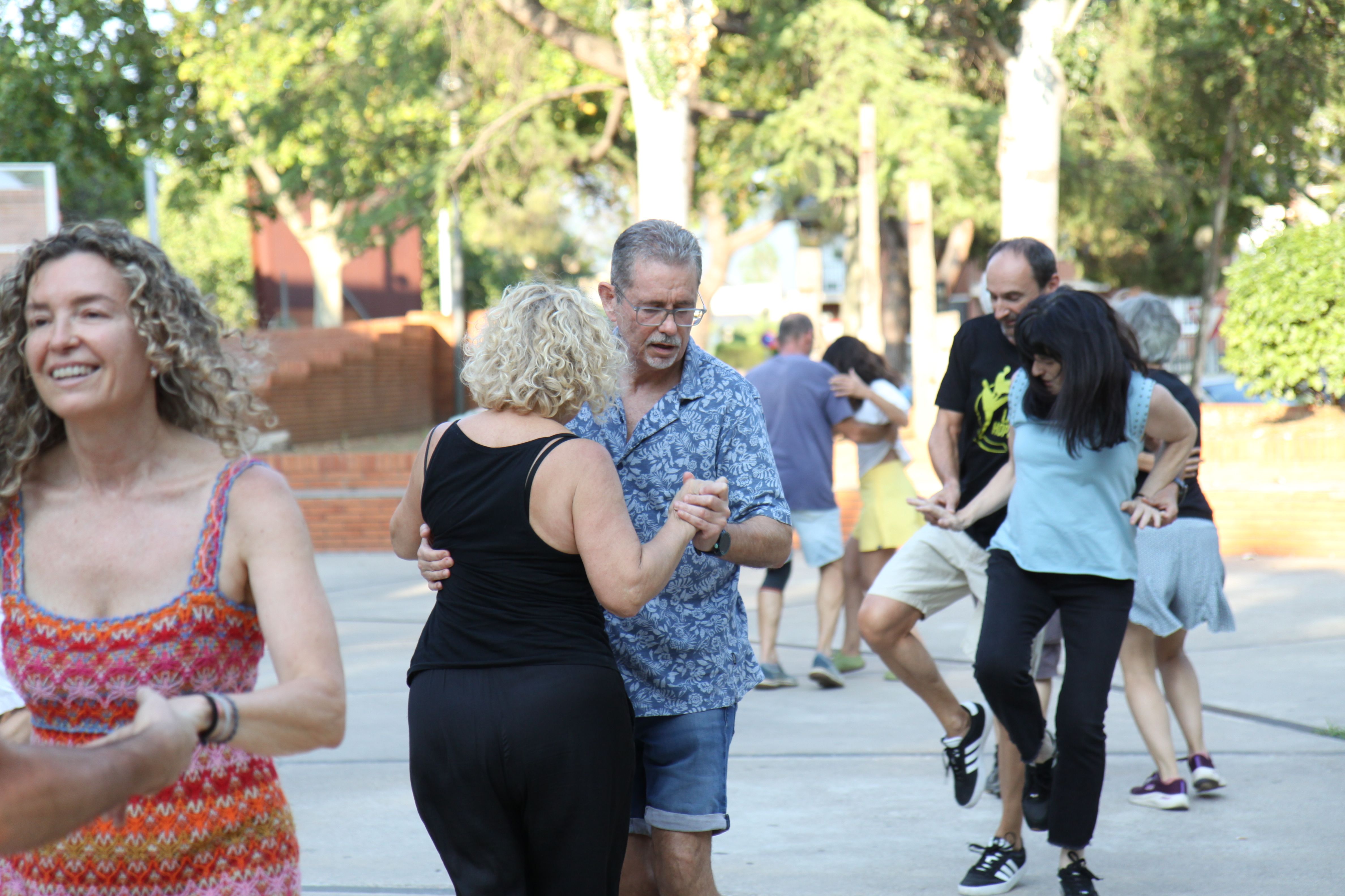 Més parelles ballant el Lindy Hop. Foto: Laia Jubany