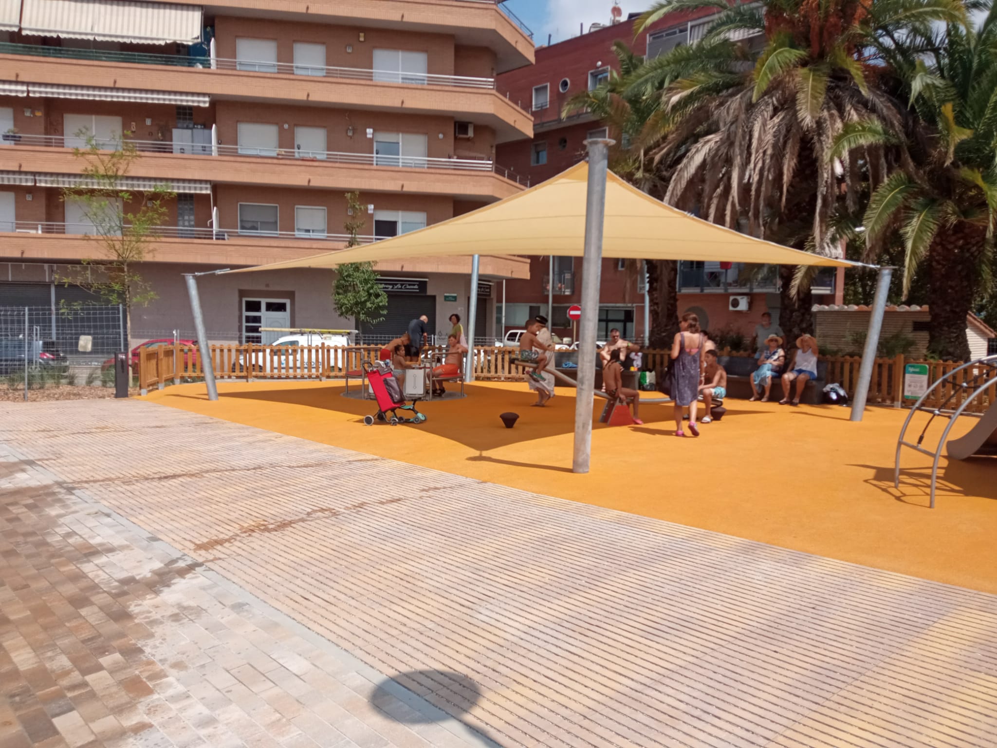 Vela d'ombra de la plaça de la Pau. Foto: Danny Romero