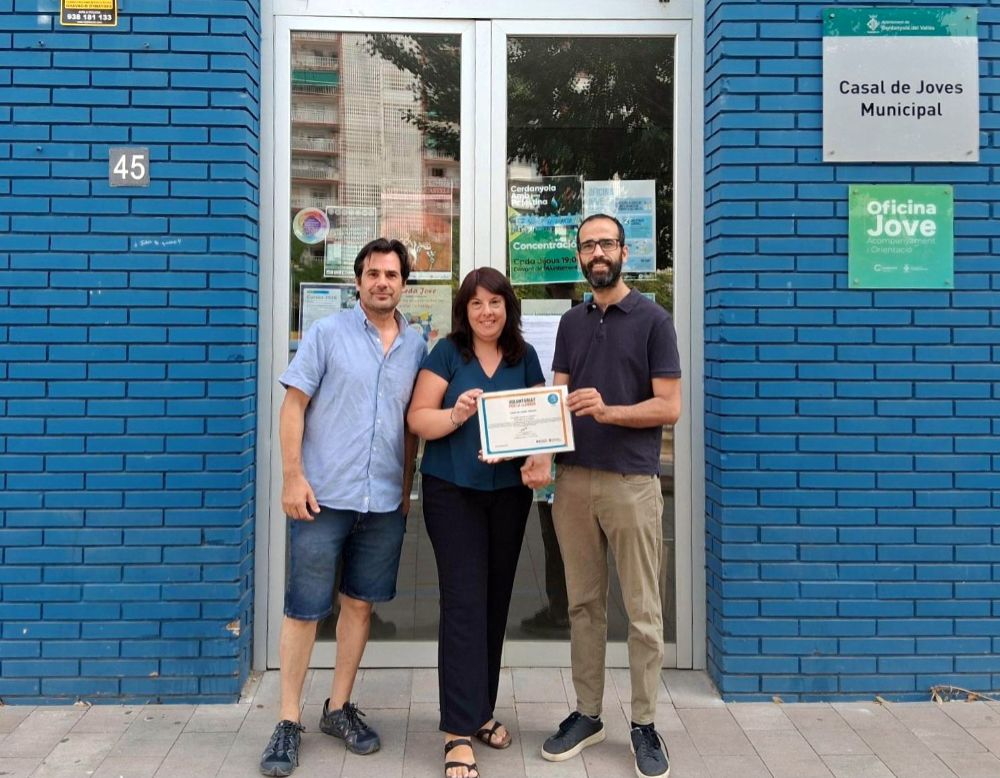 Responsables del Casal amb Santiago Moro, regidor d'Infància i Joventut. Foto: Ajuntament