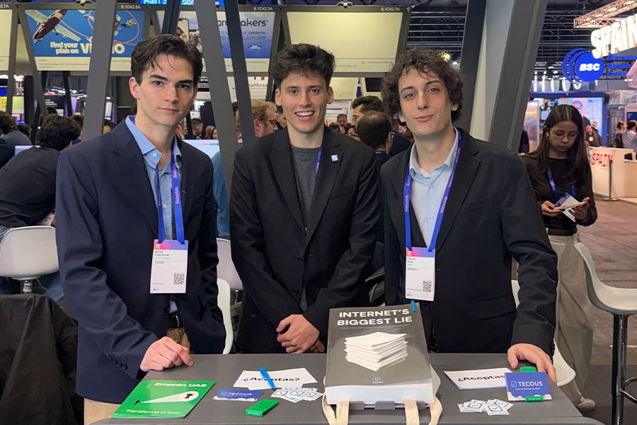 L'equip de Tecous, format per Bernat Pinós, Víctor de Cubas i Francesc Serras. Foto: UAB