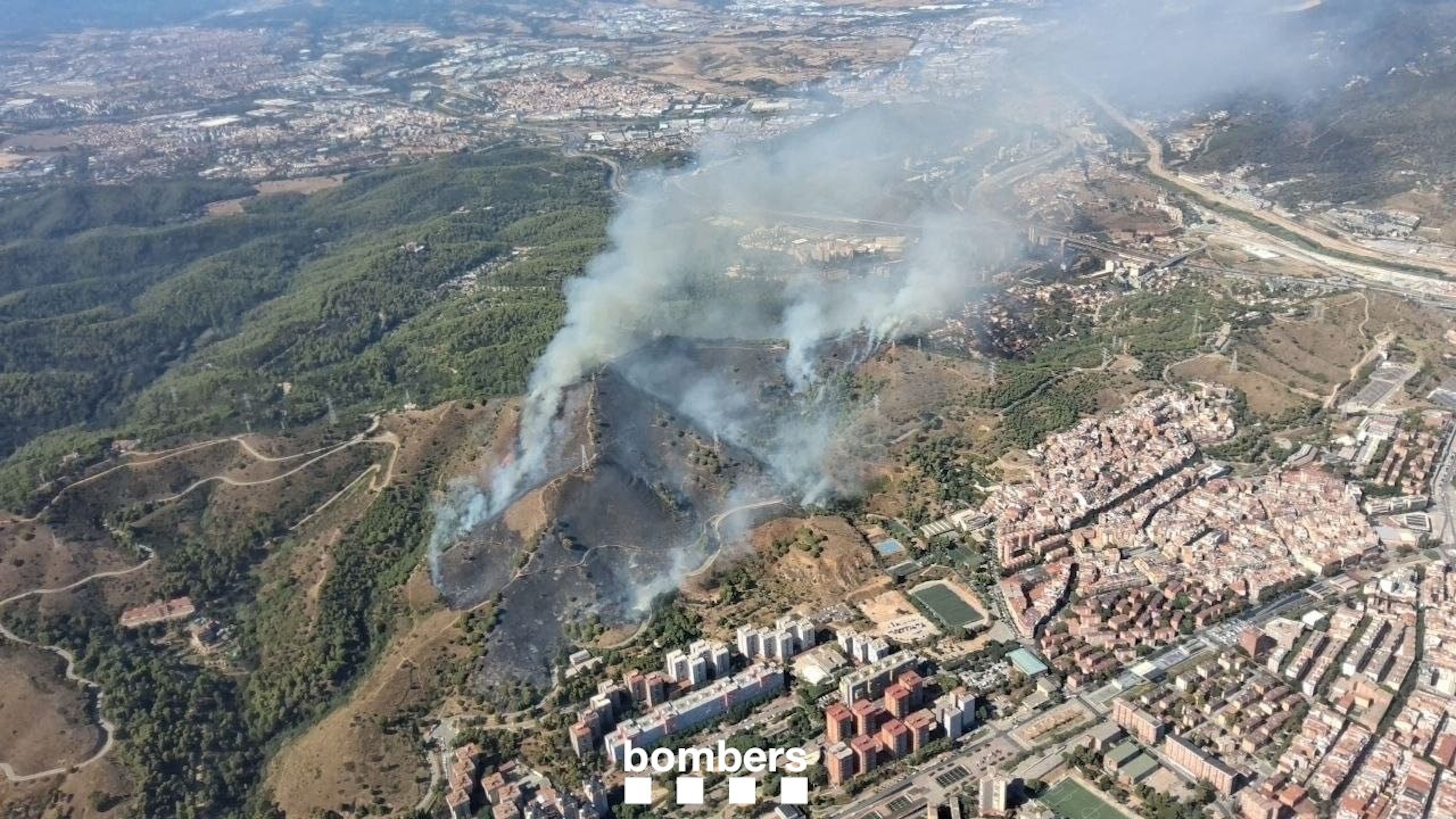 Vista aèria de les 35 hectàrees afectades. FOTO: Bombers