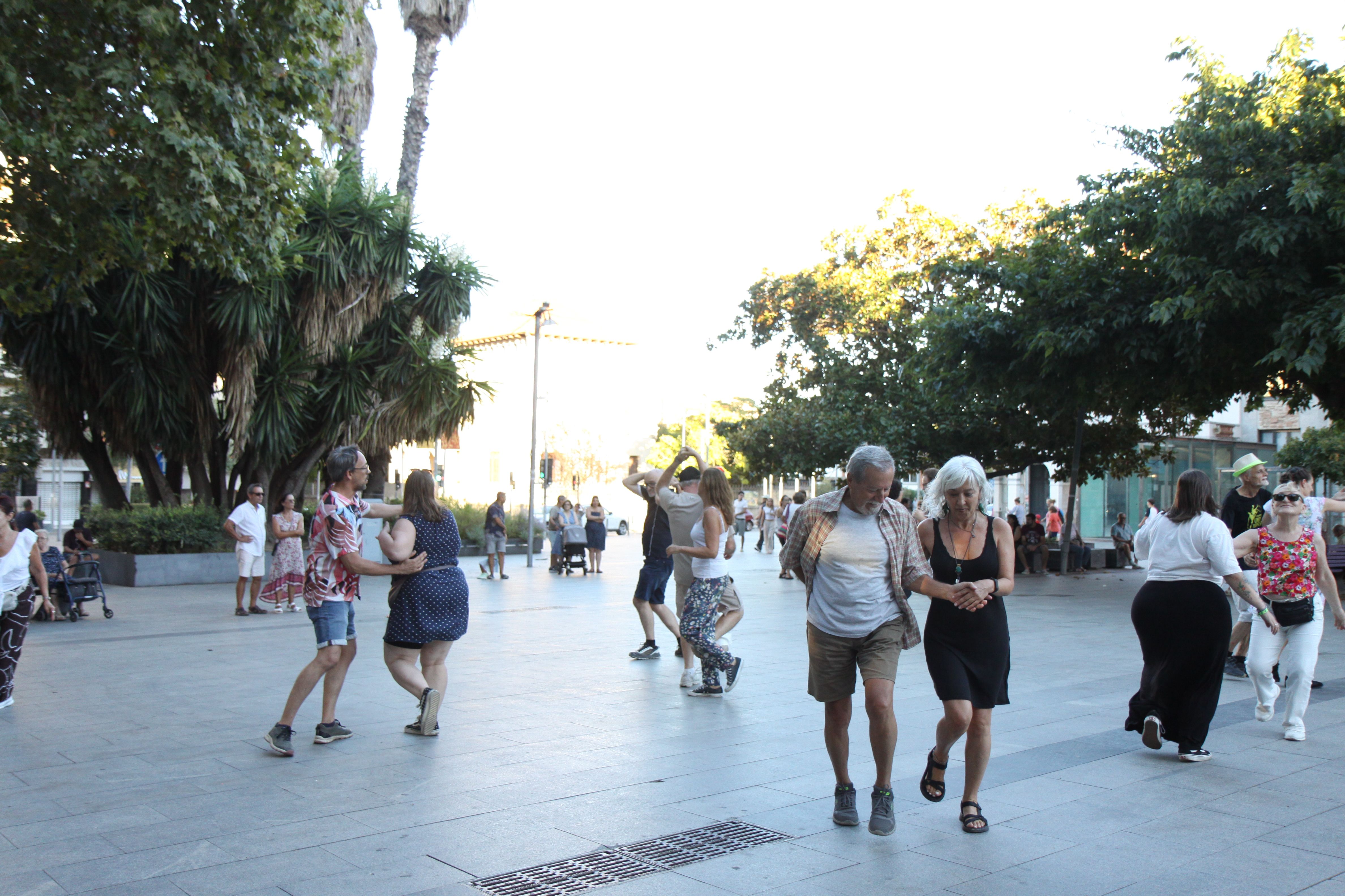 La plaça de l'Abat Oliba plena durant la sessió. Foto: Laia Jubany