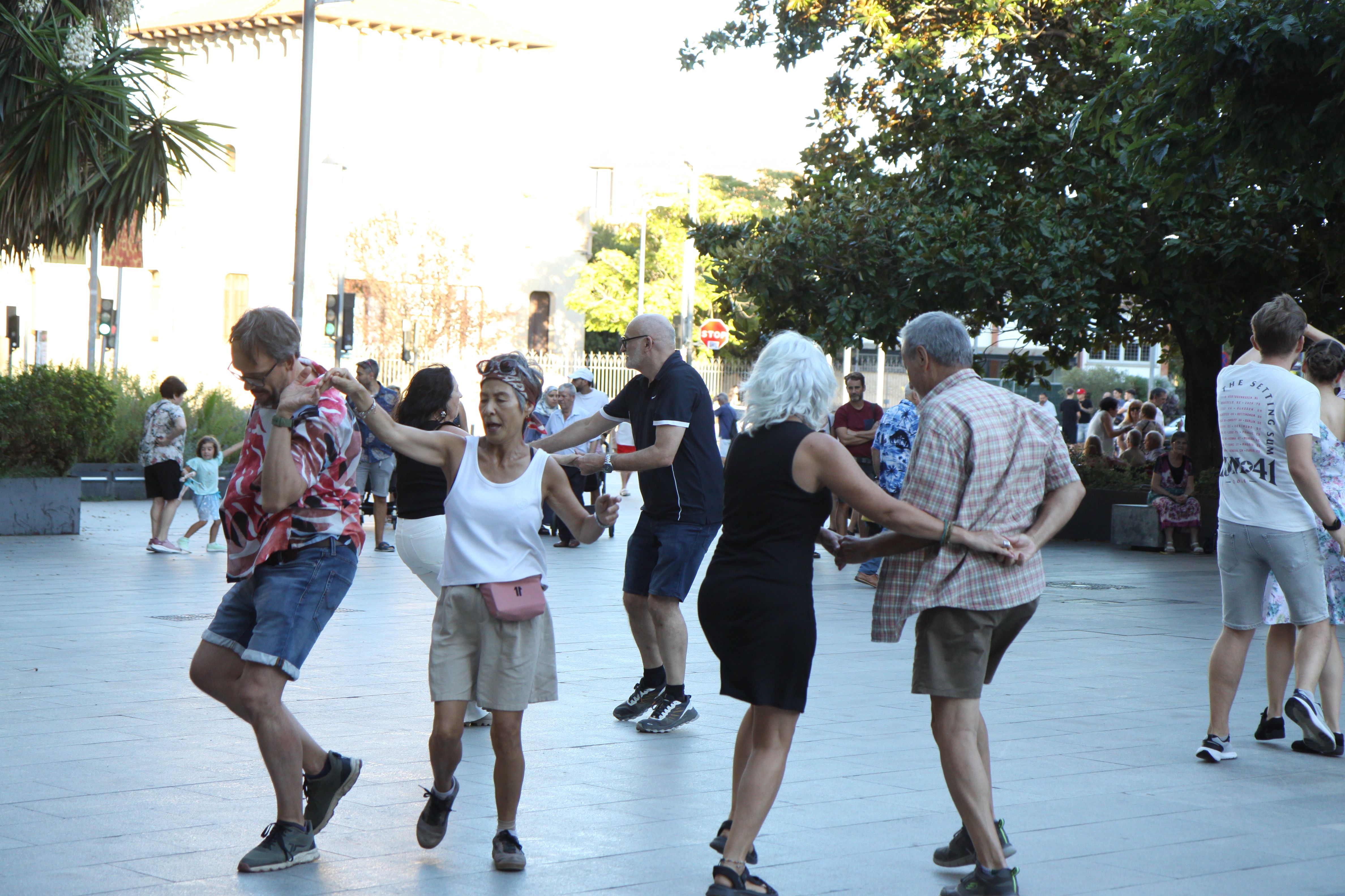 Ballarins a l'Abat Oliba. Foto: Laia Jubany