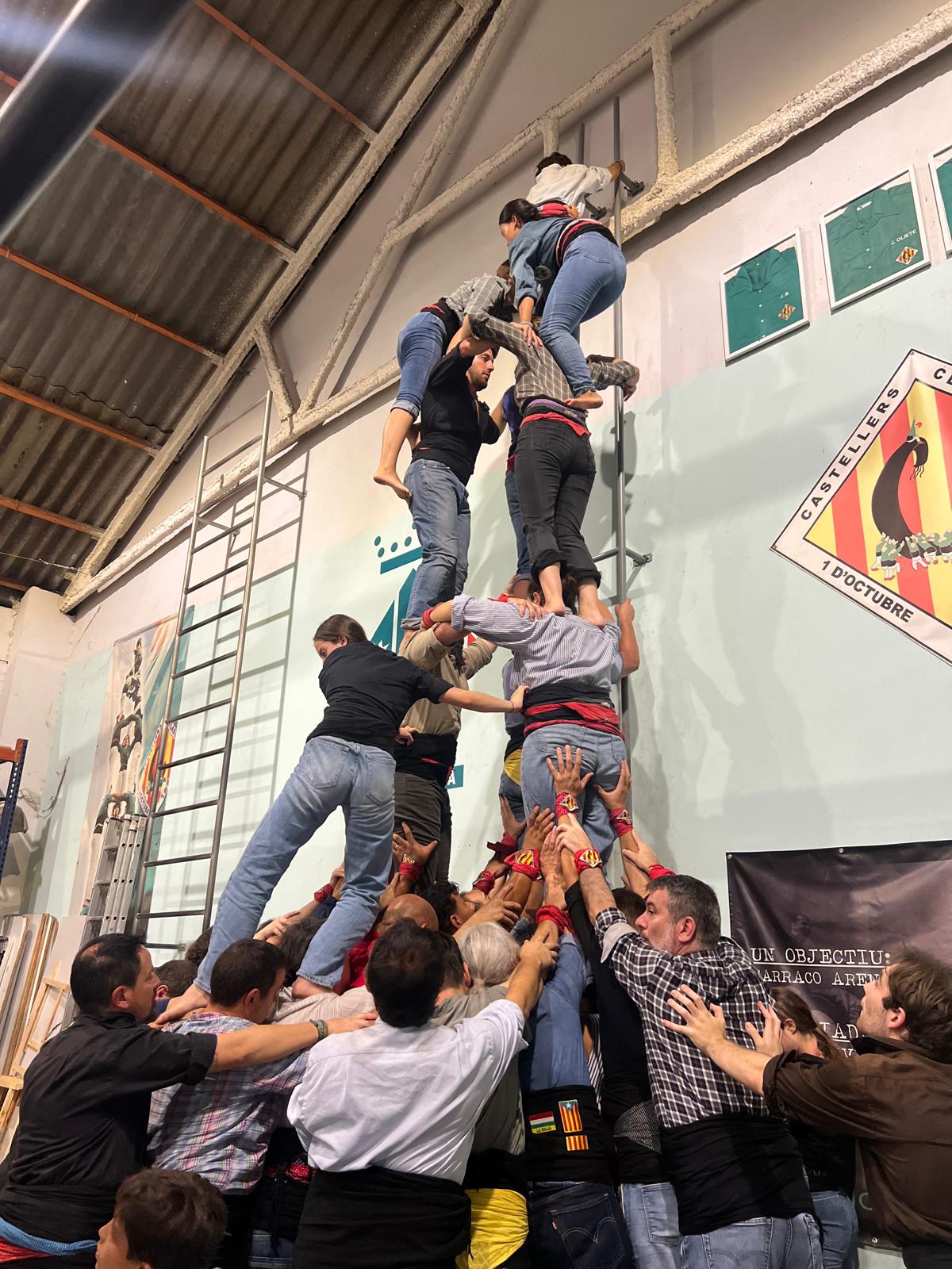 Els Martinets encaren un setembre d’assajos amb la mirada posada en el Concurs de Castells. FOTO: Judit Josa