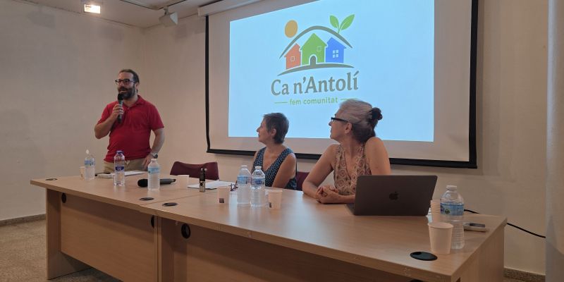 Presentació del projecte d'habitatge cooperatiu Ca n’Antolí aquest dissabte 5 de setembre a l'Ateneu.FOTO: Marc Mata (TOT)